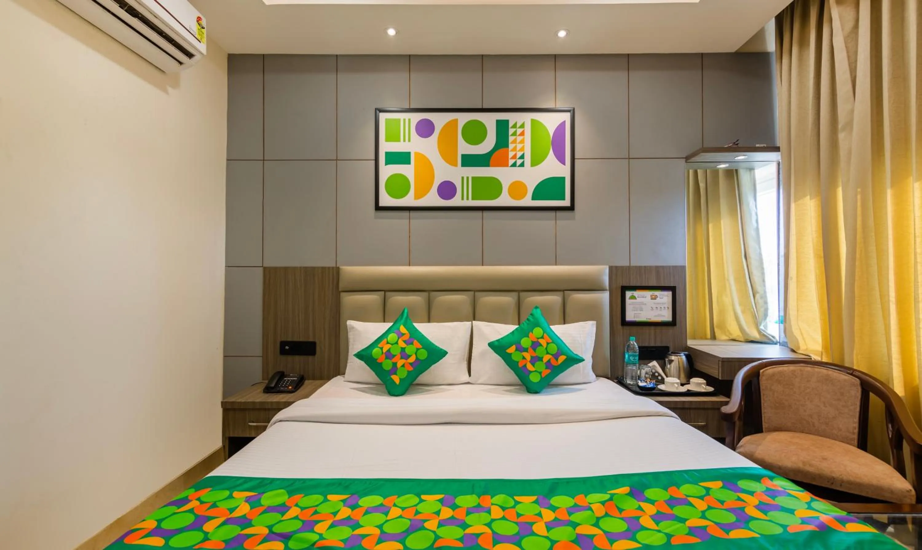 Bedroom, Bed in Treebo Bombay Palace