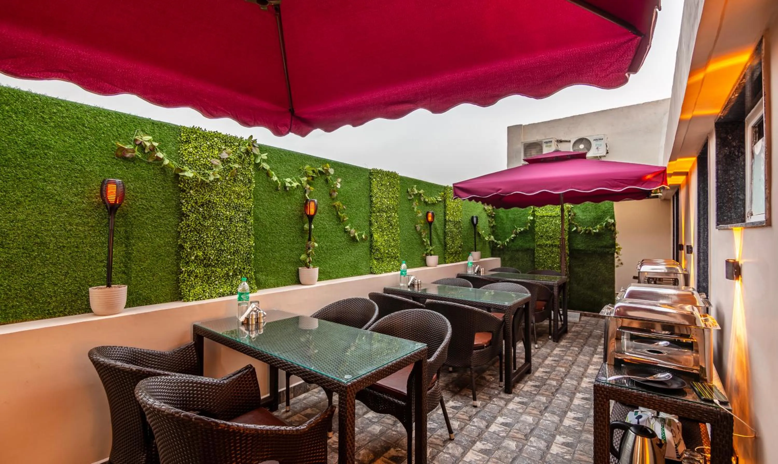 Restaurant/places to eat in Treebo Bombay Palace