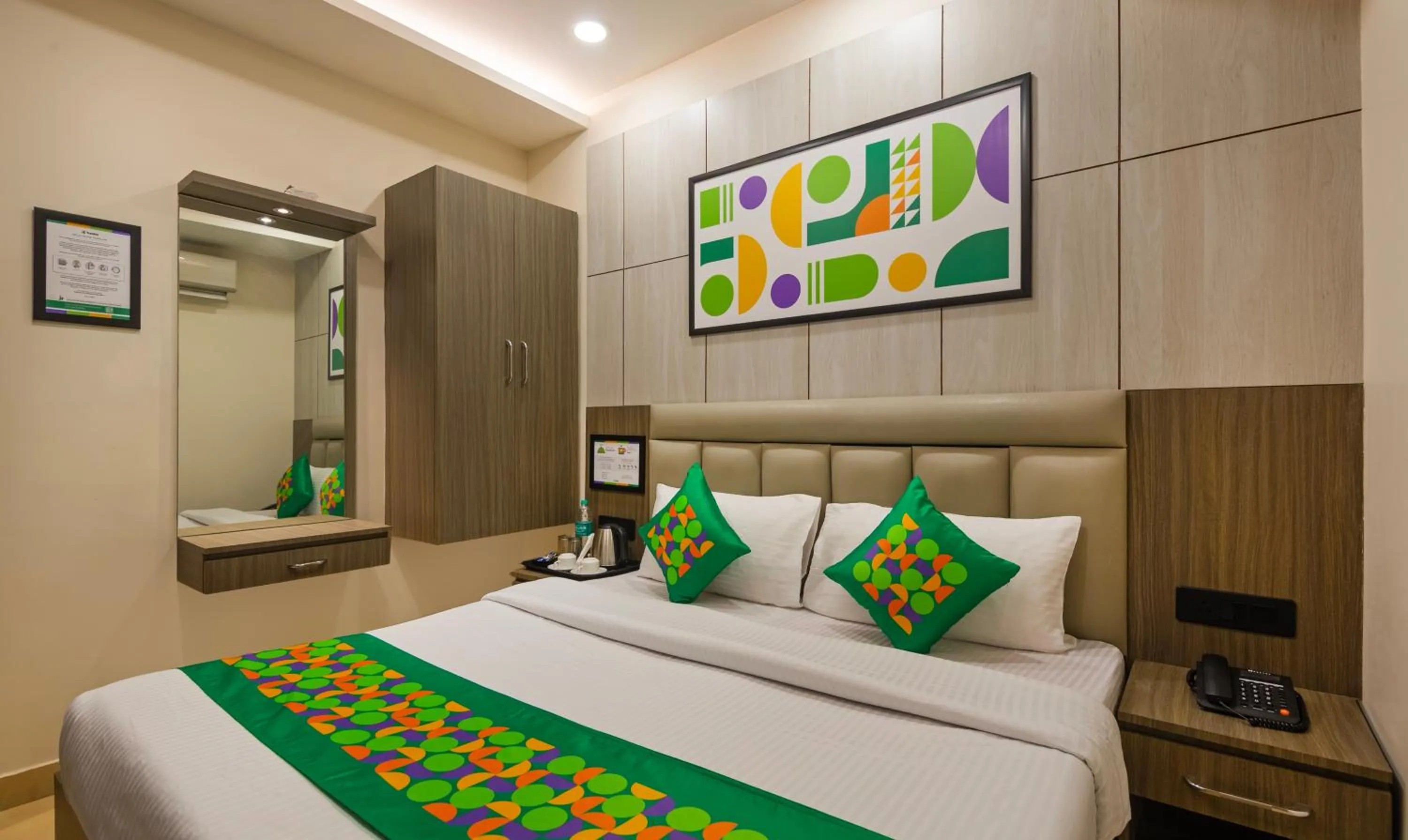 Bedroom, Bed in Treebo Bombay Palace