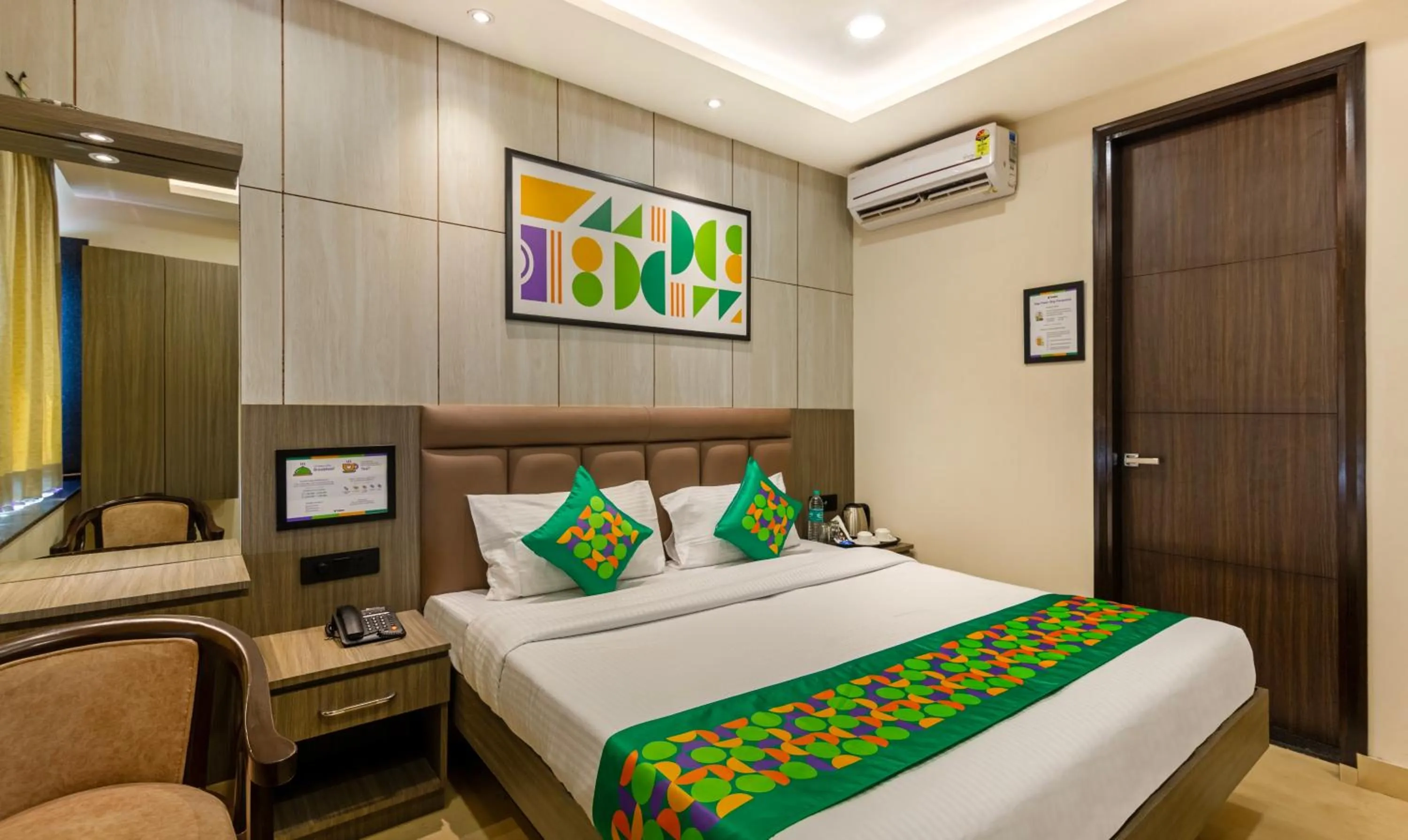 Bedroom, Bed in Treebo Bombay Palace