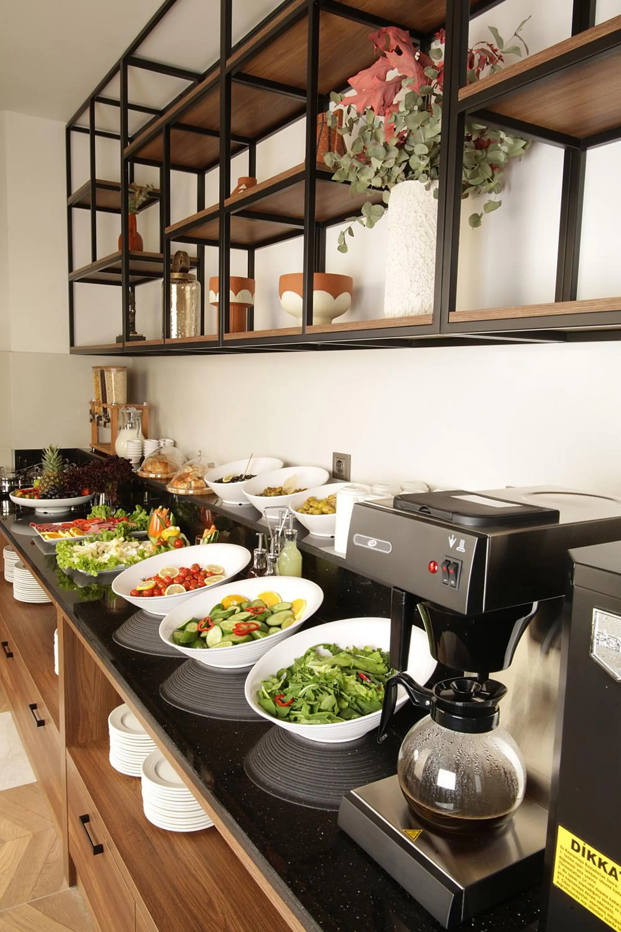 Restaurant/places to eat in Tress Hotel