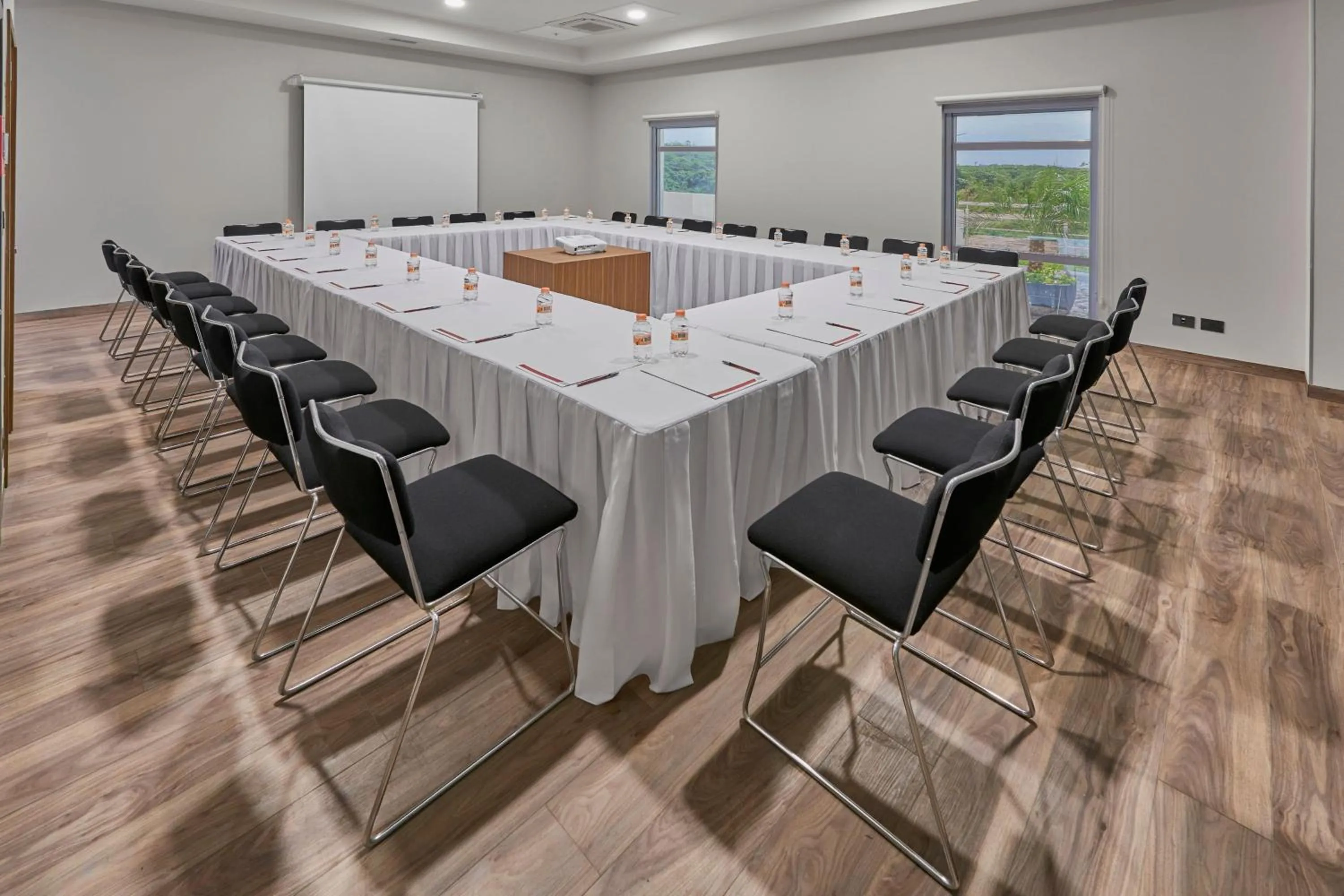 Meeting/conference room in City Express Suites by Marriott Cabo San Lucas