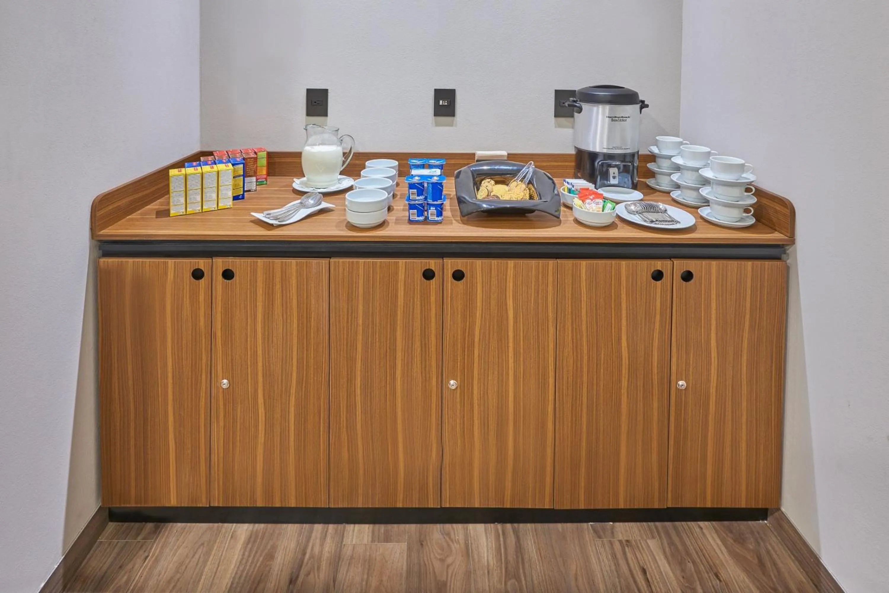 Meeting/conference room in City Express Suites by Marriott Cabo San Lucas