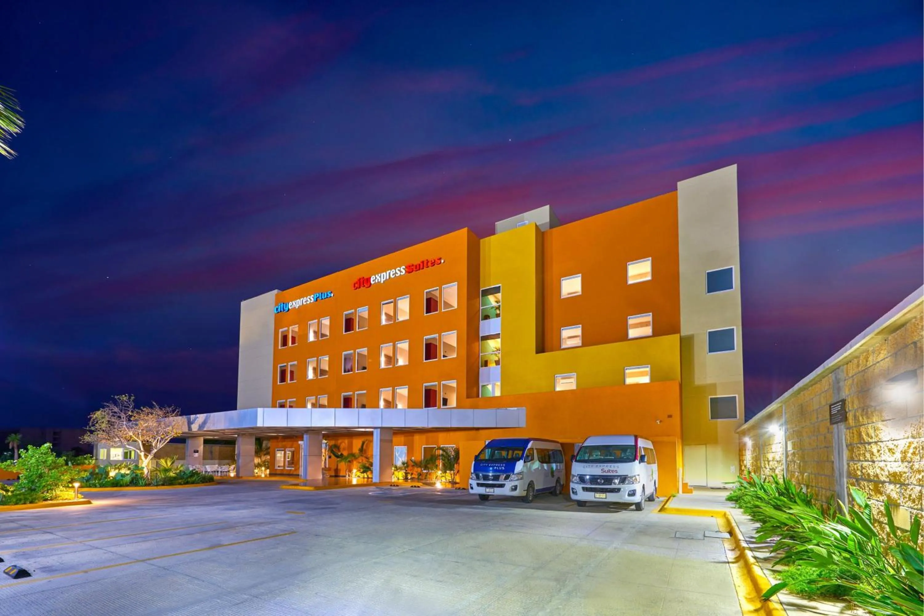Property building in City Express Suites by Marriott Cabo San Lucas