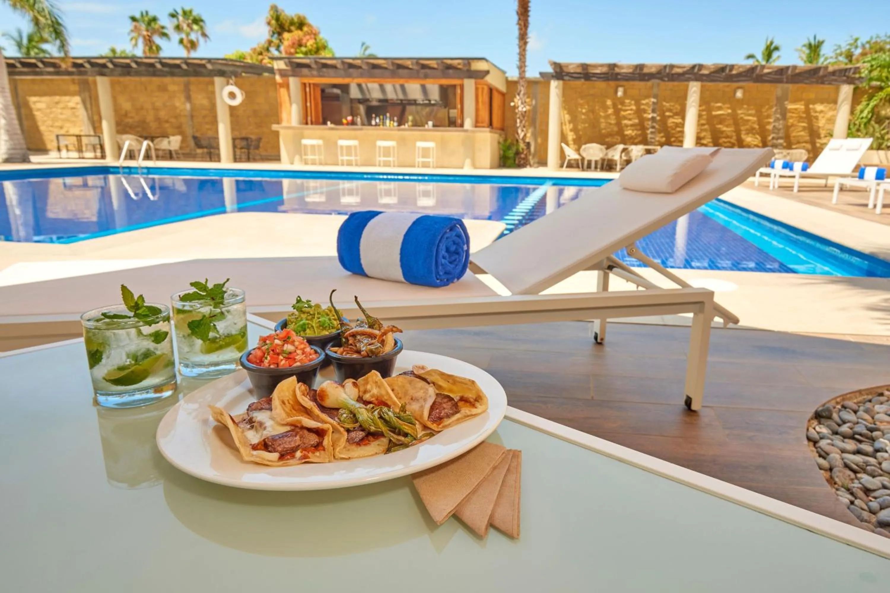 Restaurant/places to eat in City Express Plus by Marriott Cabo San Lucas