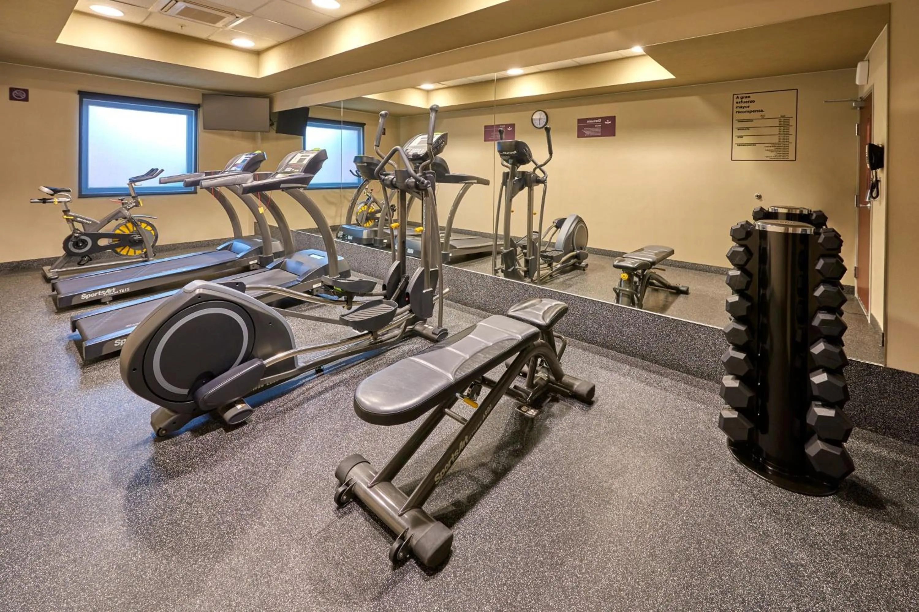 Fitness centre/facilities in City Express Plus by Marriott Cabo San Lucas