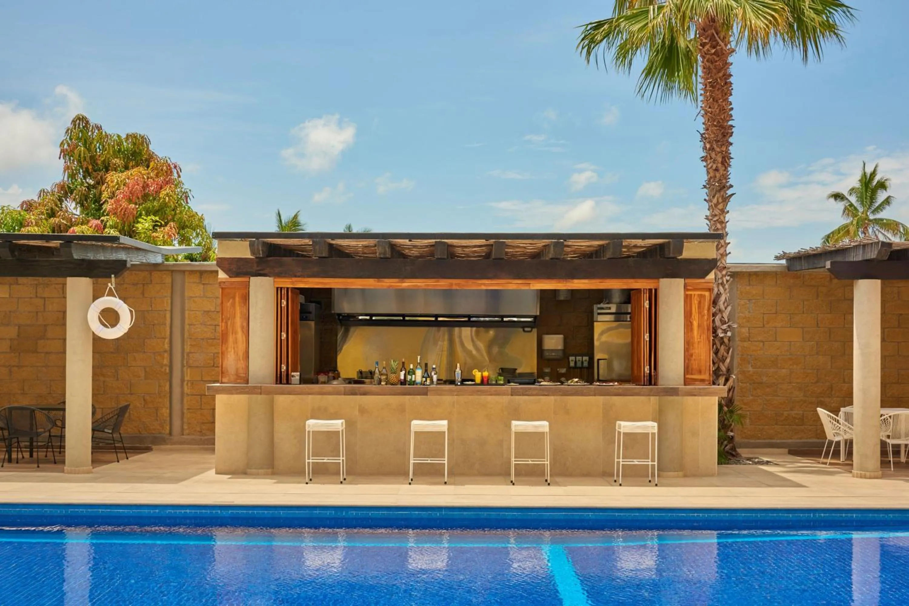 Lounge or bar in City Express Plus by Marriott Cabo San Lucas