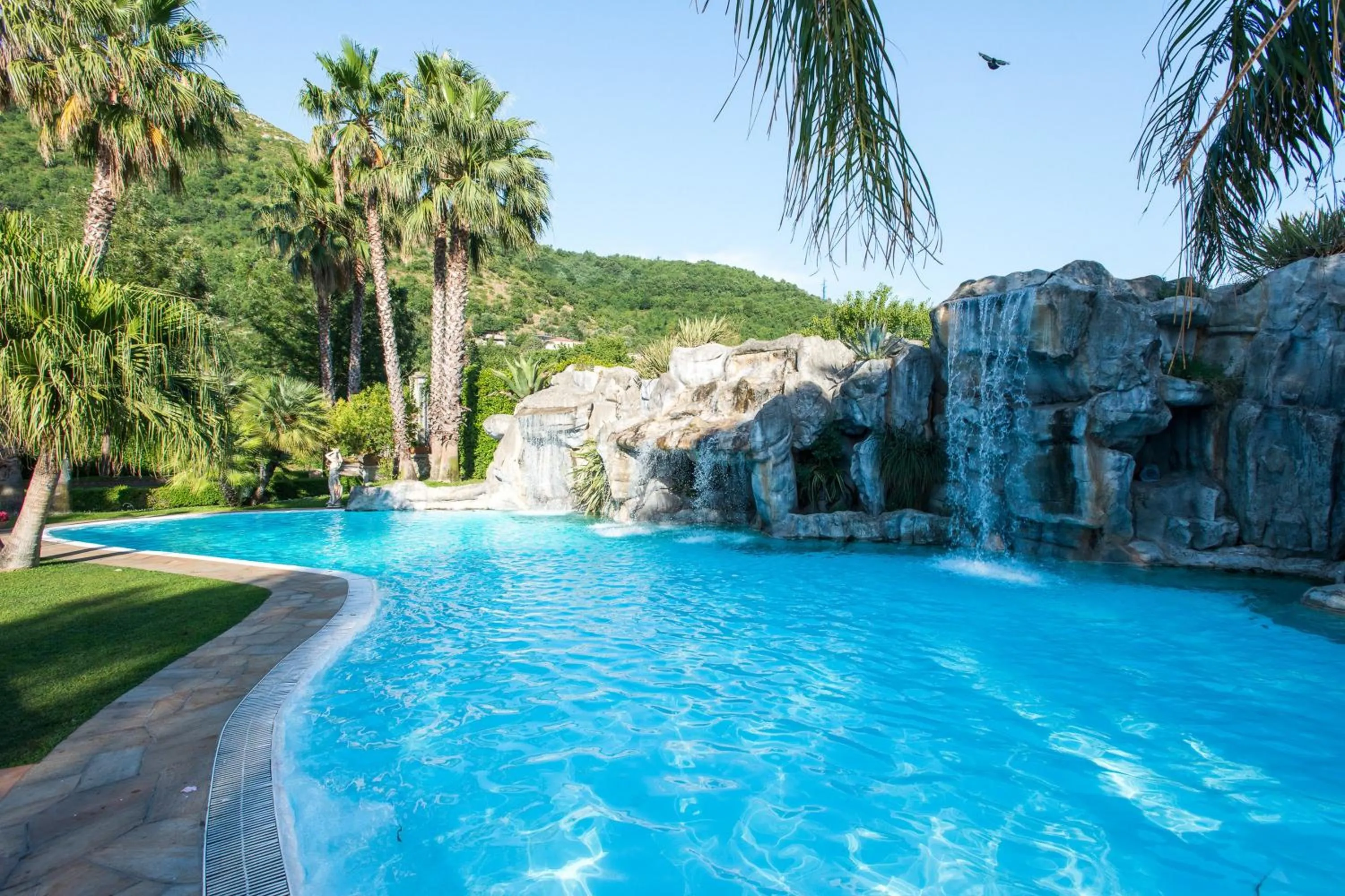 Swimming pool in Hotel Villa Albani