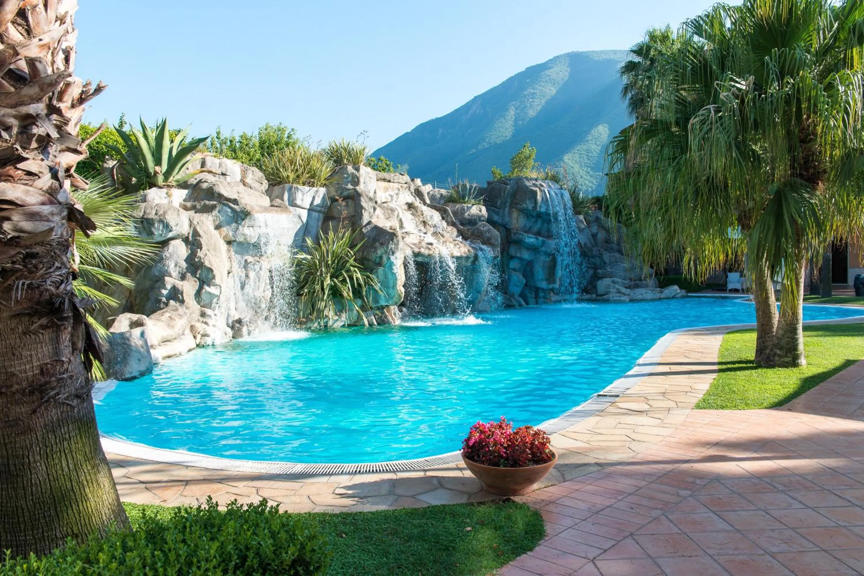 Swimming pool in Hotel Villa Albani