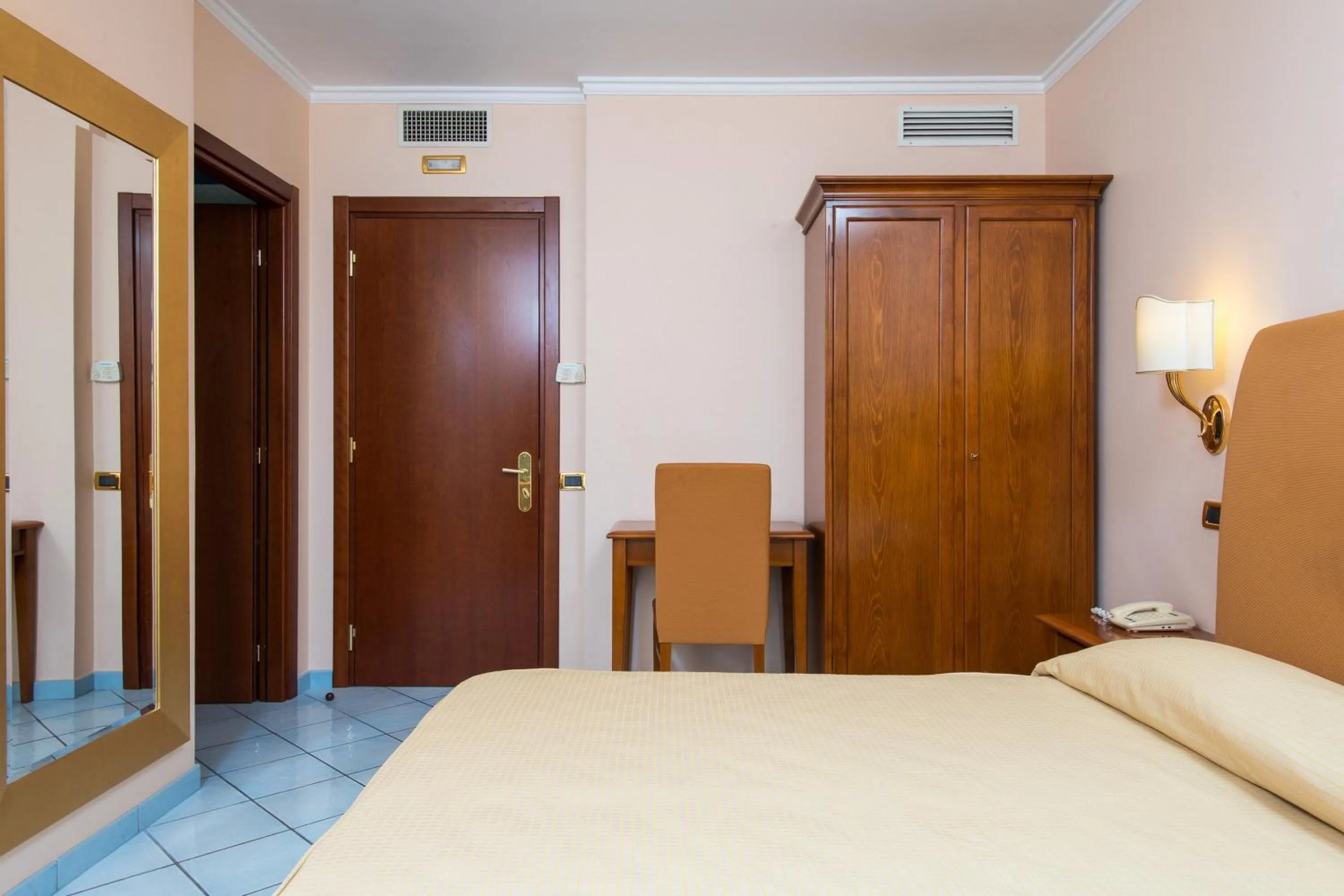 Bed in Hotel Villa Albani