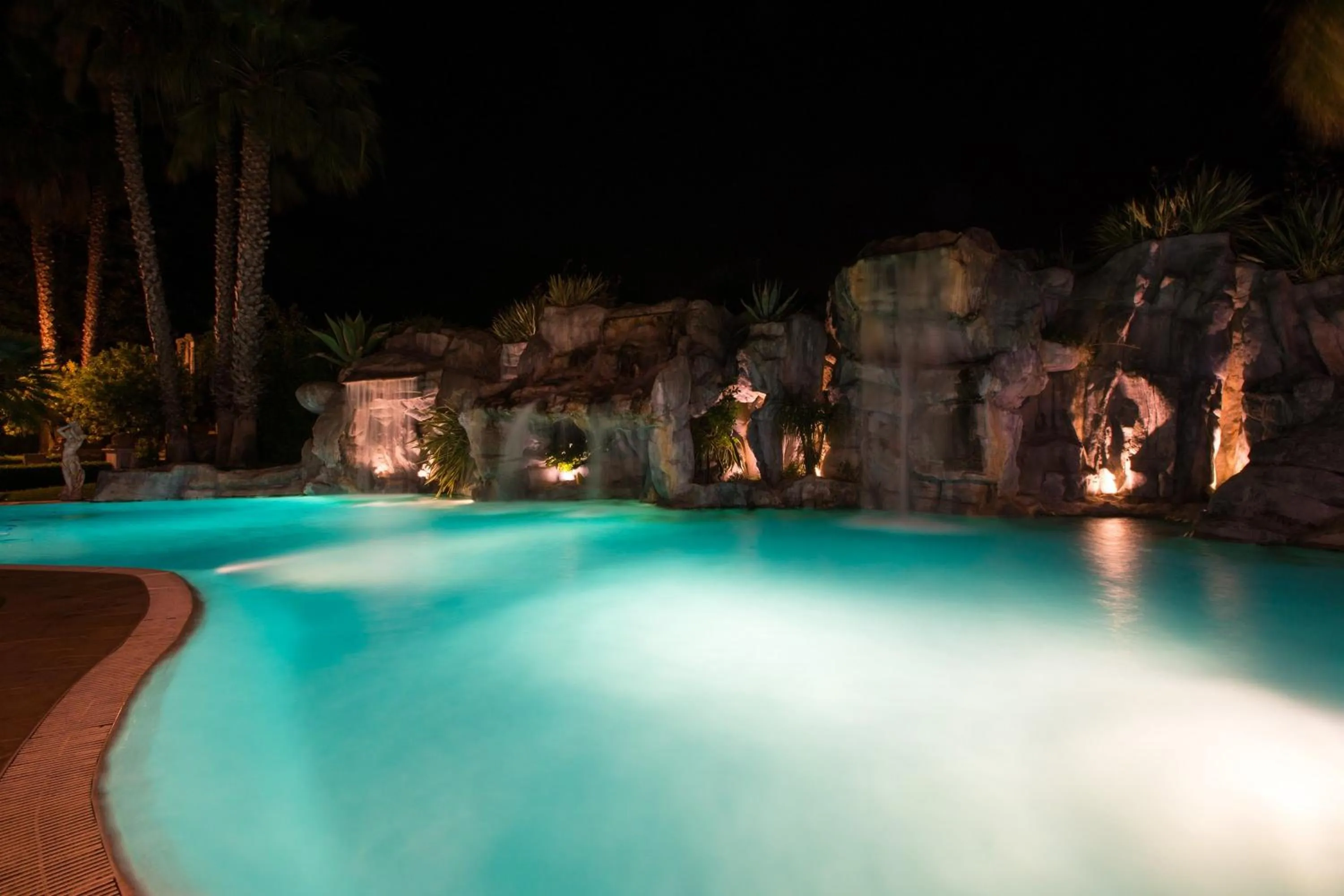 Swimming pool in Hotel Villa Albani
