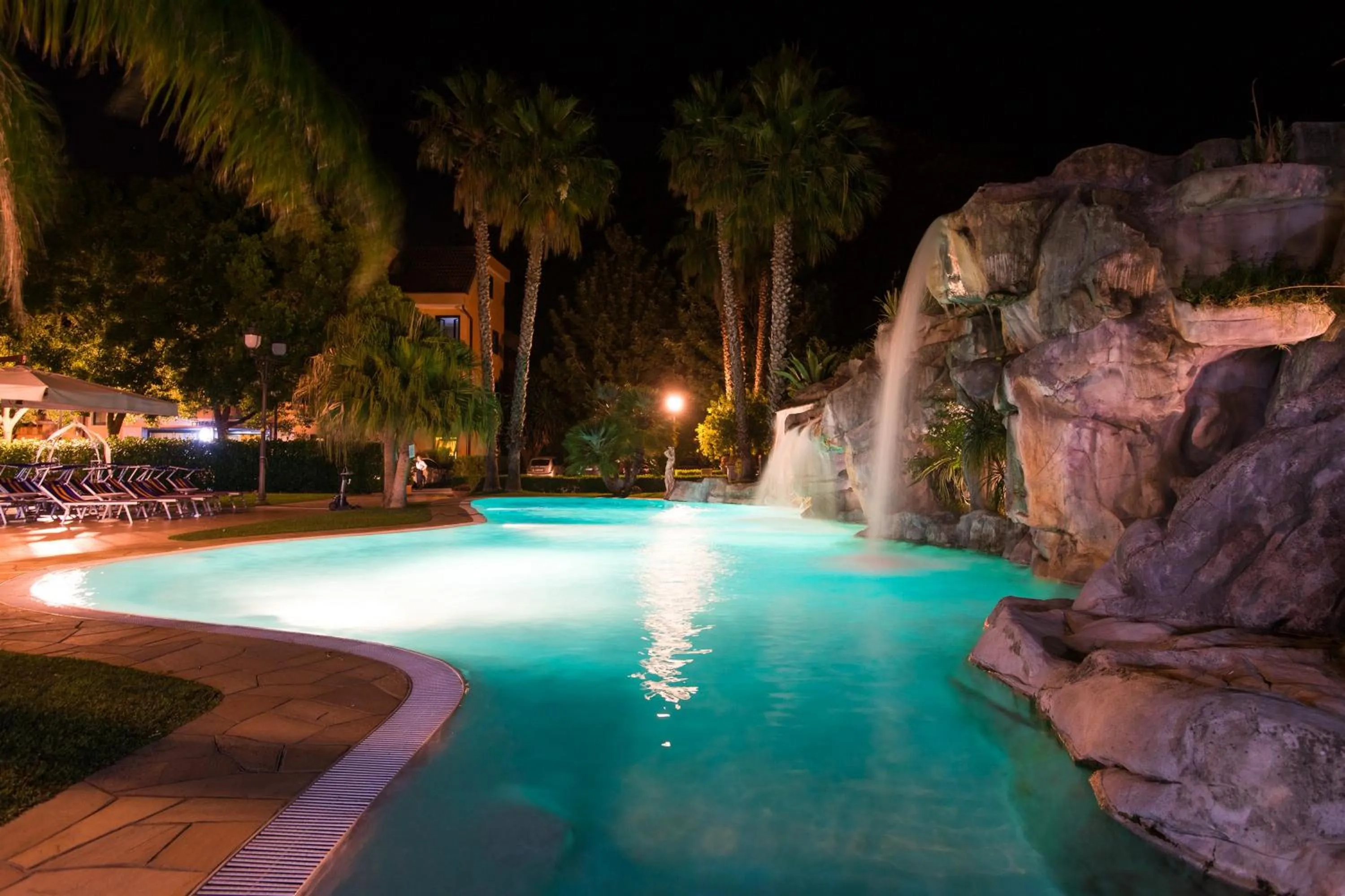Swimming pool in Hotel Villa Albani