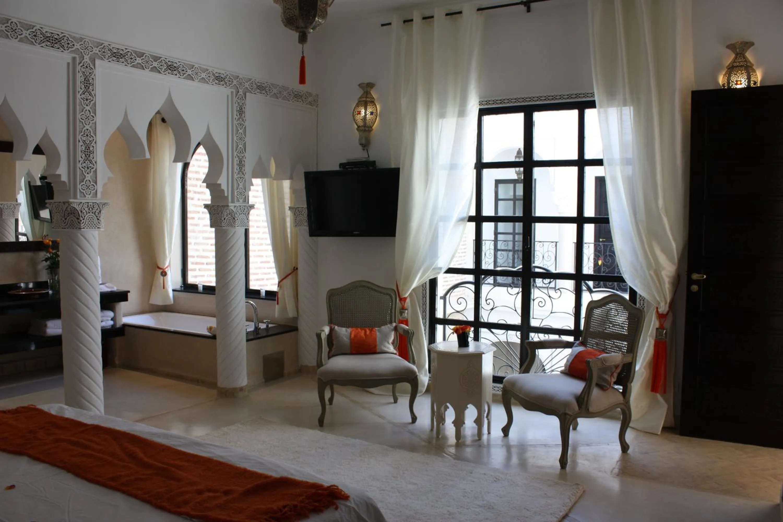 Seating area, Bed in Riad La Villa Marrakech