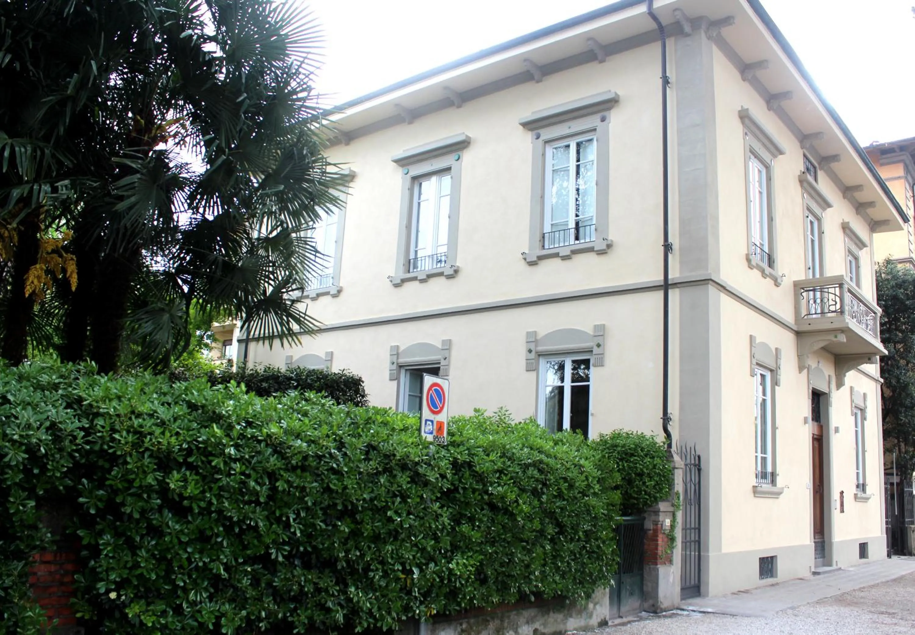 Property building in Lucca in Villa Lucrezia