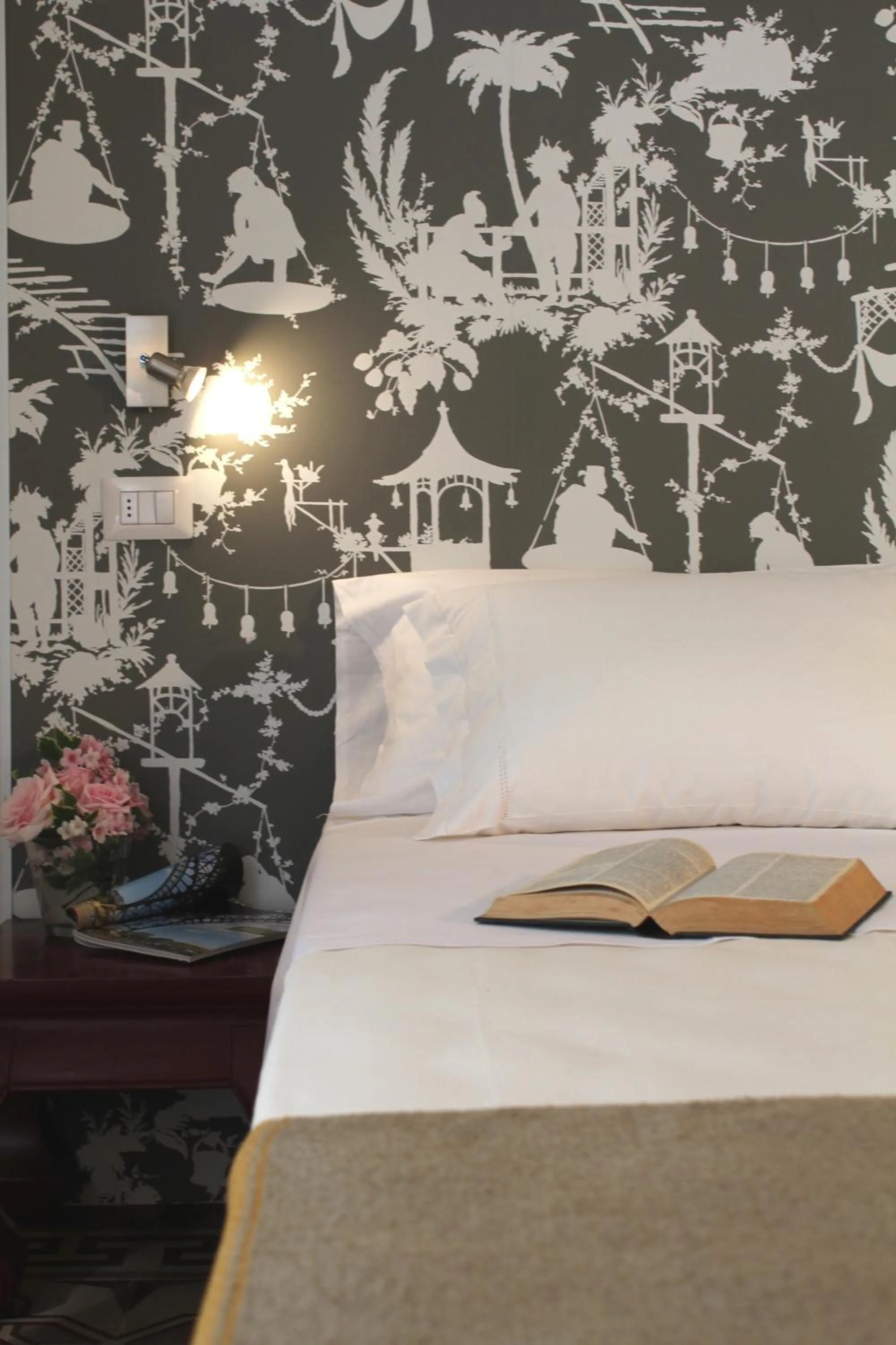 Decorative detail, Bed in Lucca in Villa Lucrezia