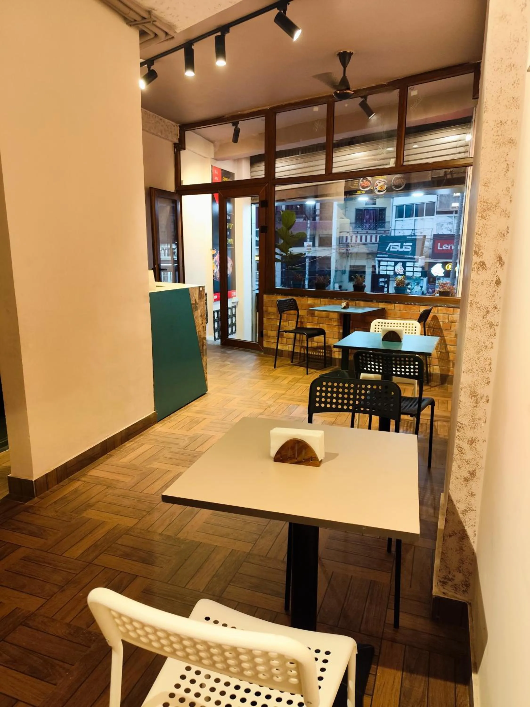 Restaurant/places to eat in C2 Pods
