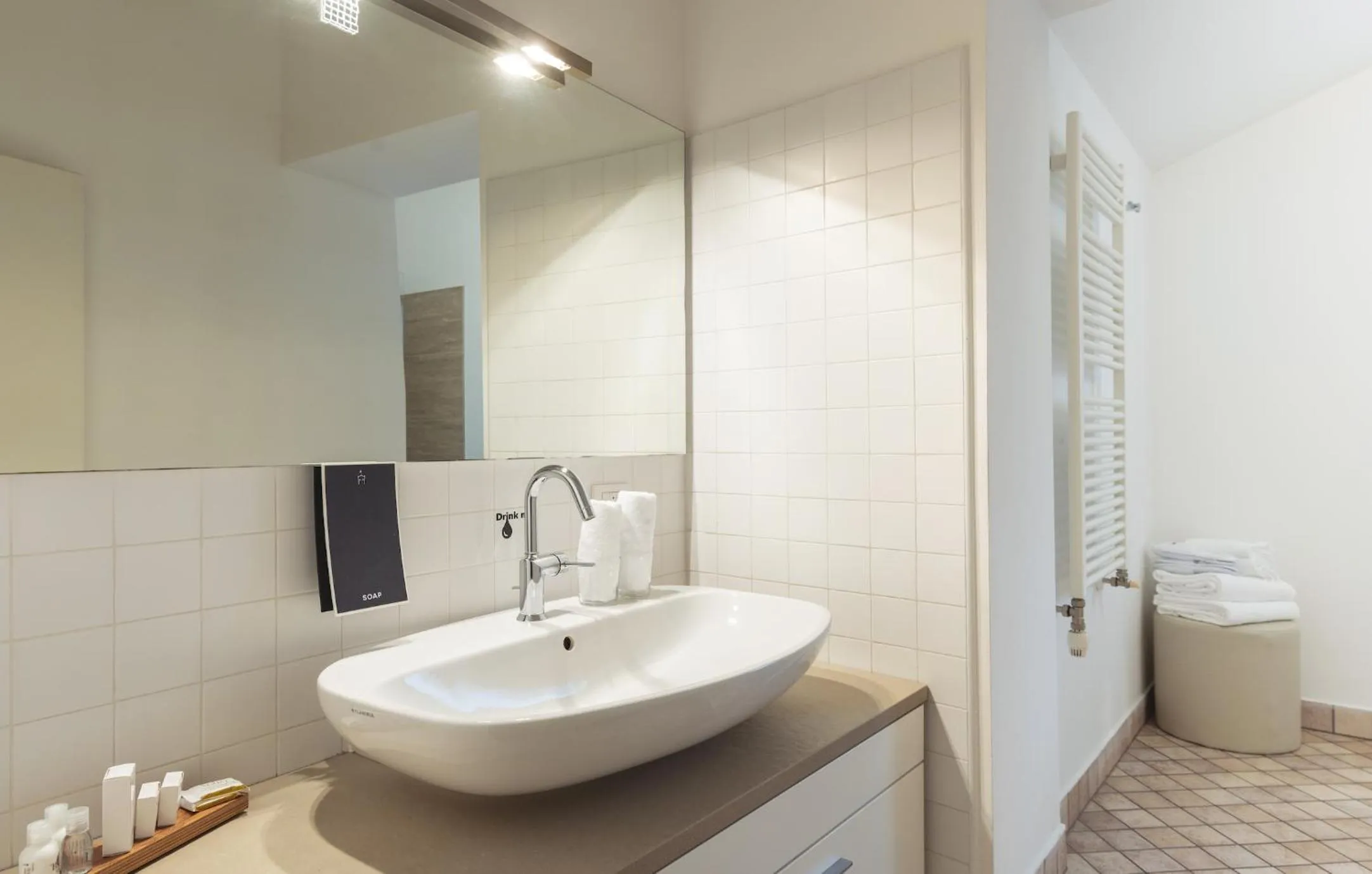 Shower in Hi Room vicolo del vò