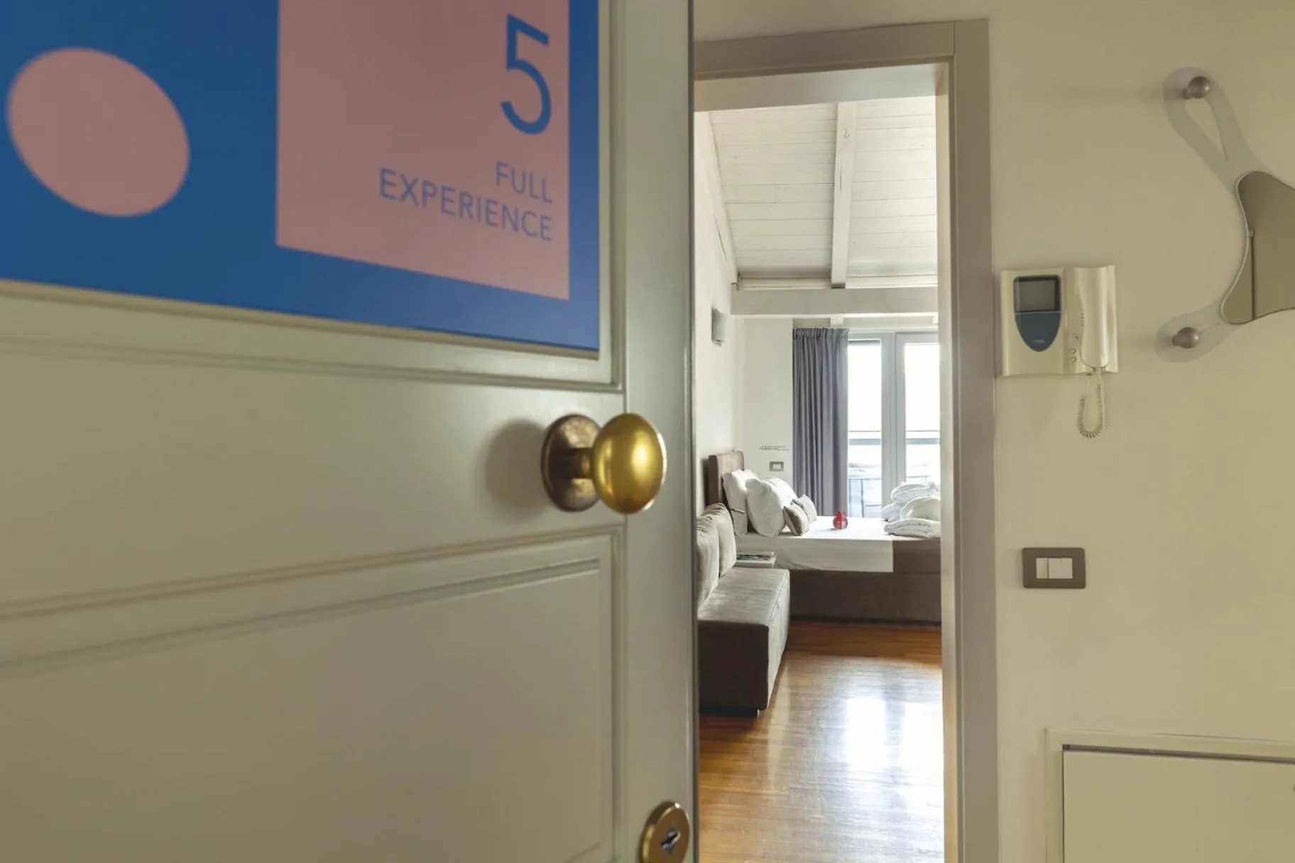 Photo of the whole room in Hi Room vicolo del vò