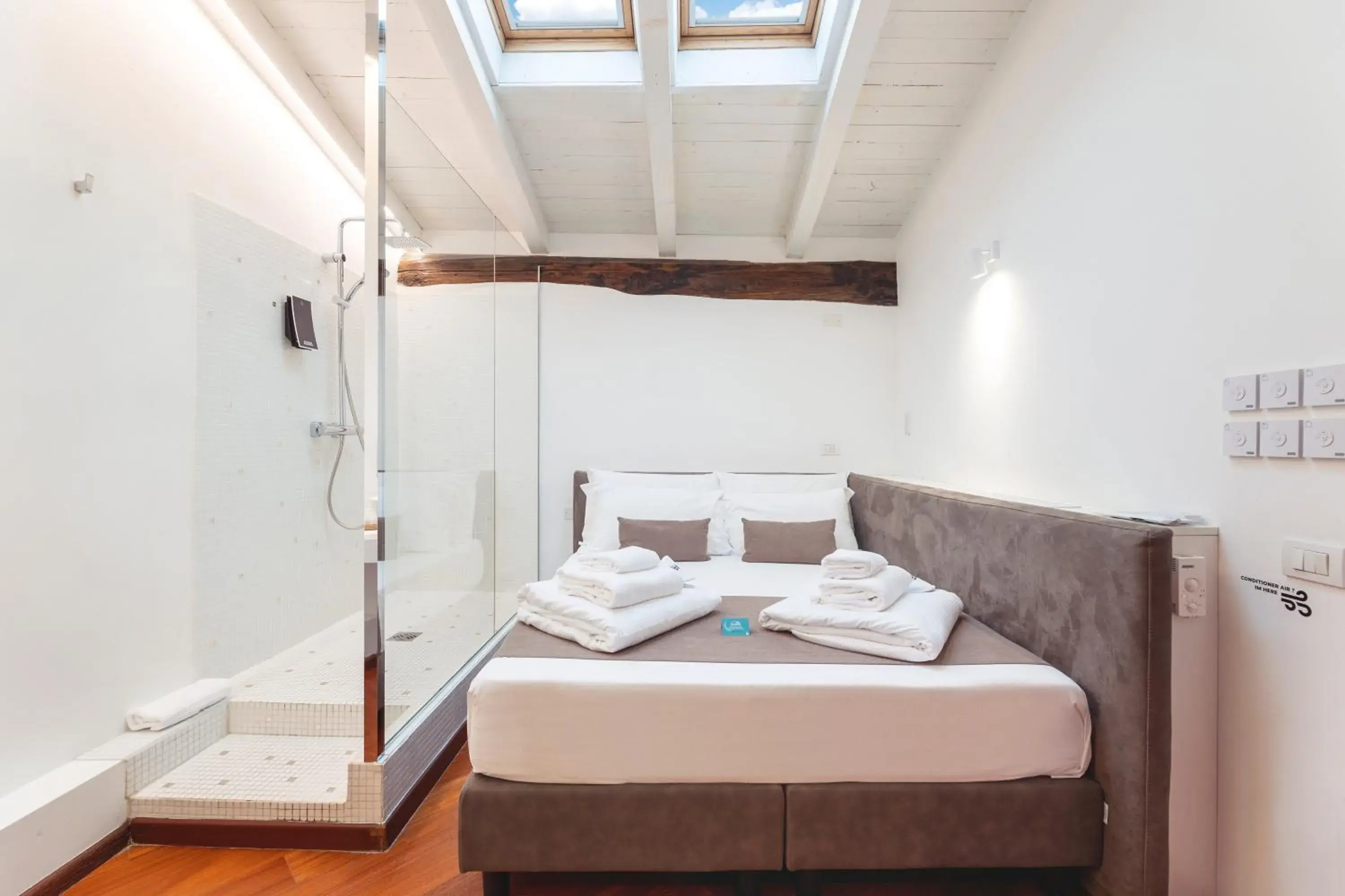 Small Double Room in Soul of Trento Vicolo del vo' Small Double Room in Soul of Trento Vicolo del vo'