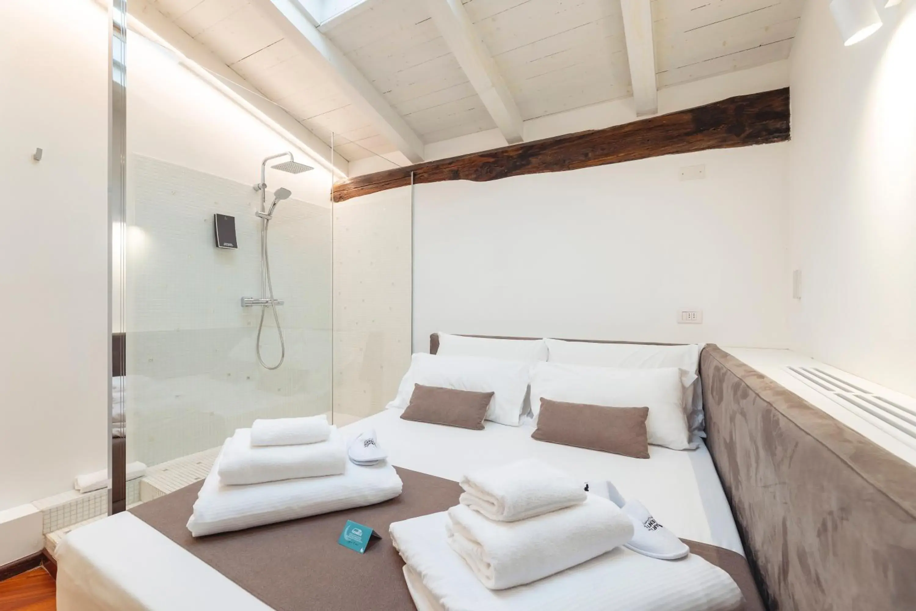 Small Double Room in Soul of Trento Vicolo del vo' Small Double Room in Soul of Trento Vicolo del vo'