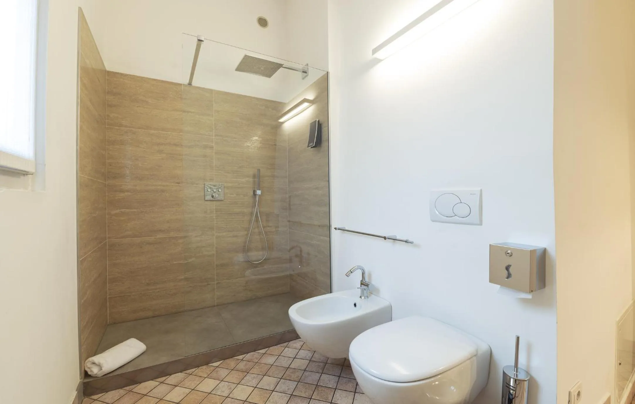 Shower in Hi Room vicolo del vò