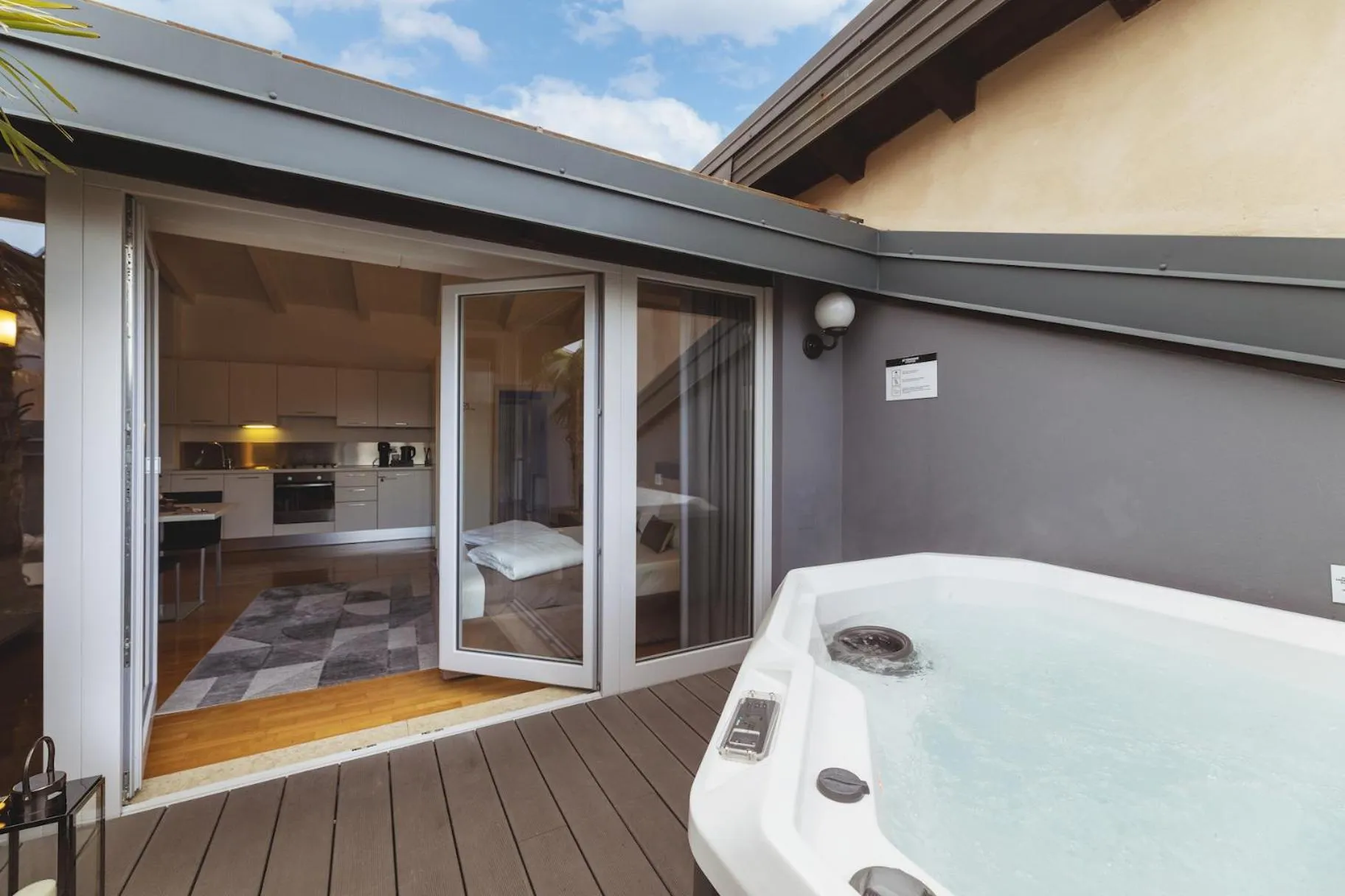 Hot Tub in Hi Room vicolo del vò