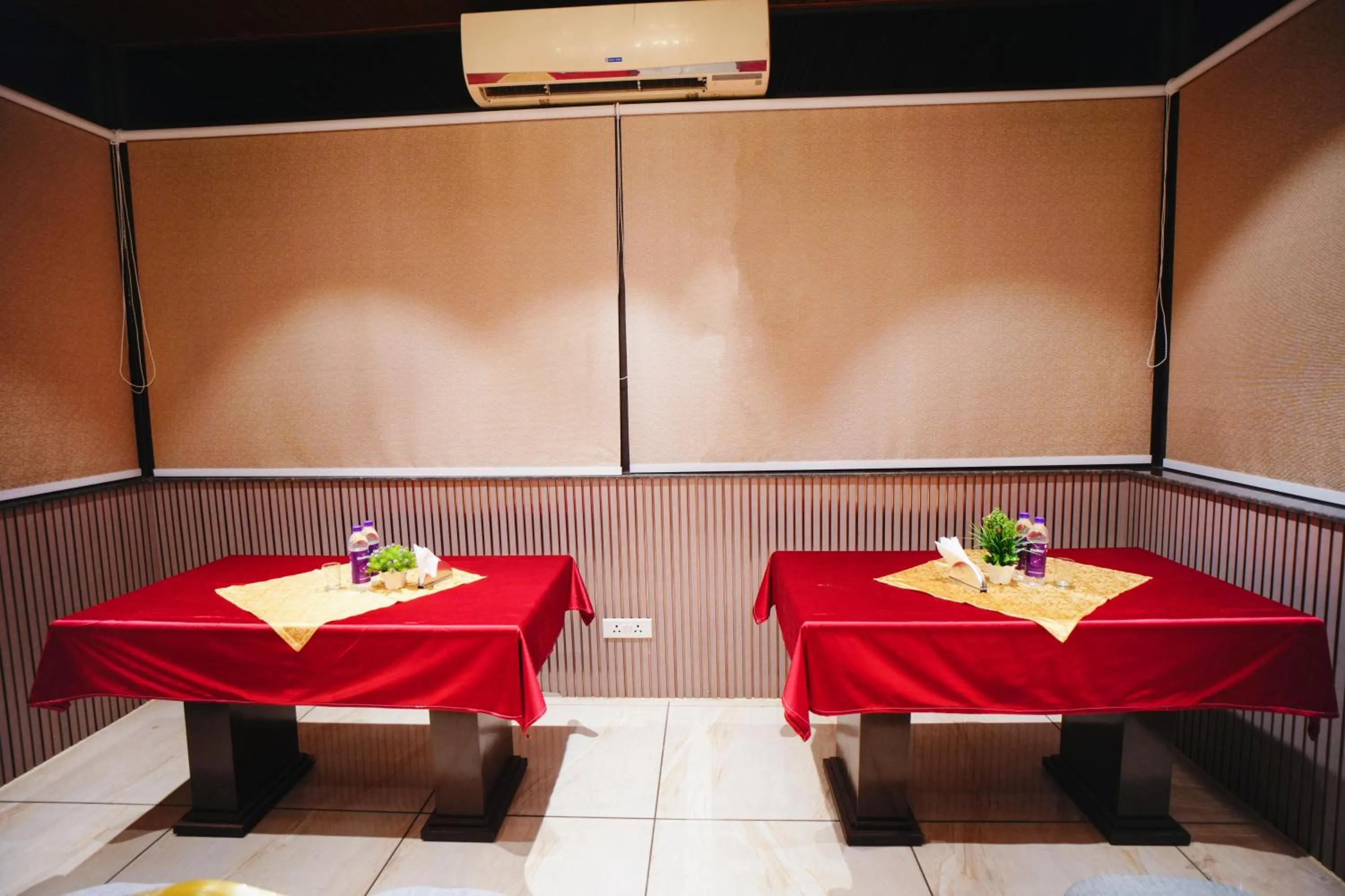 Hari's Court Inns & Hotels