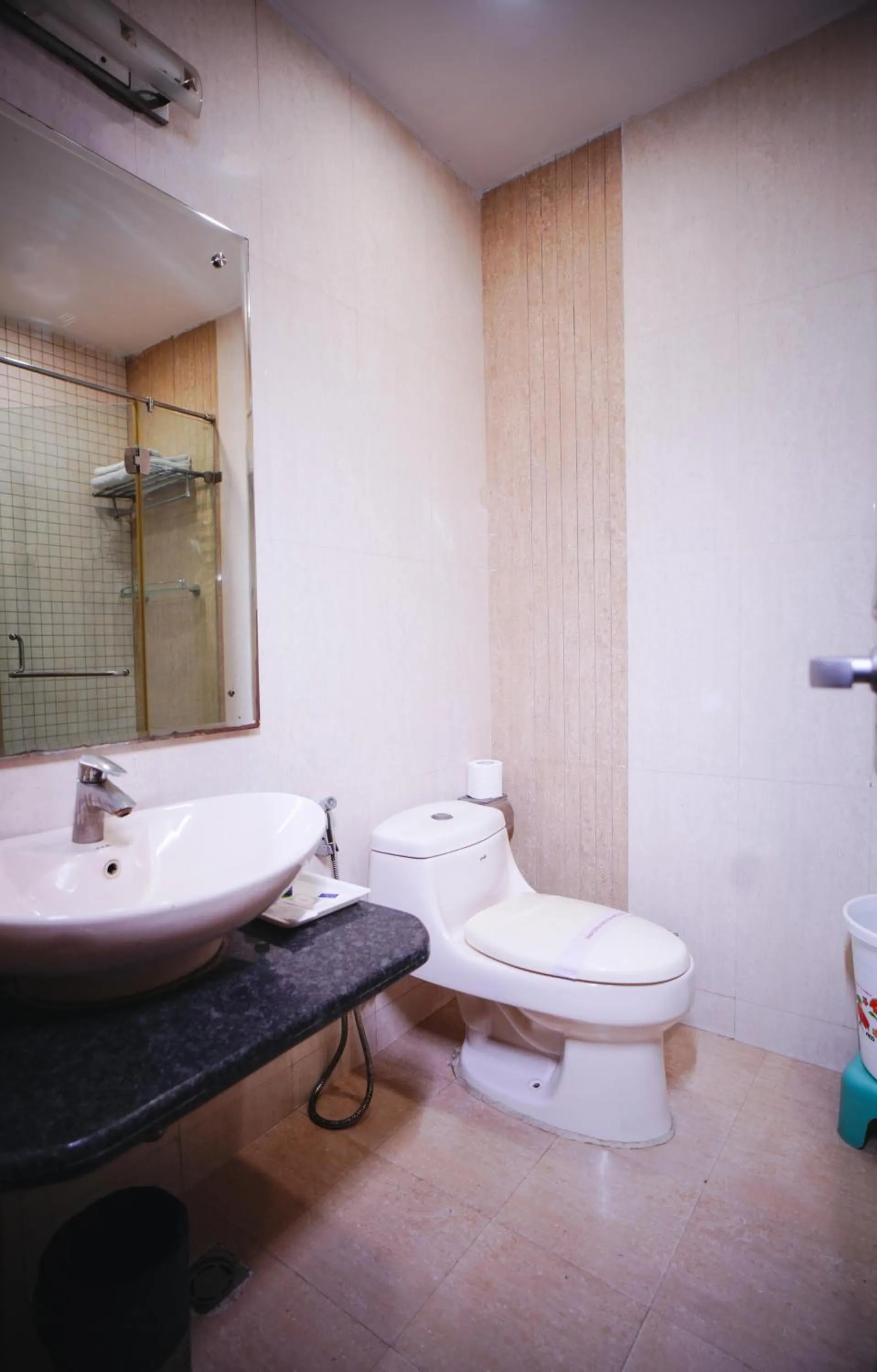 Hari's Court Inns & Hotels