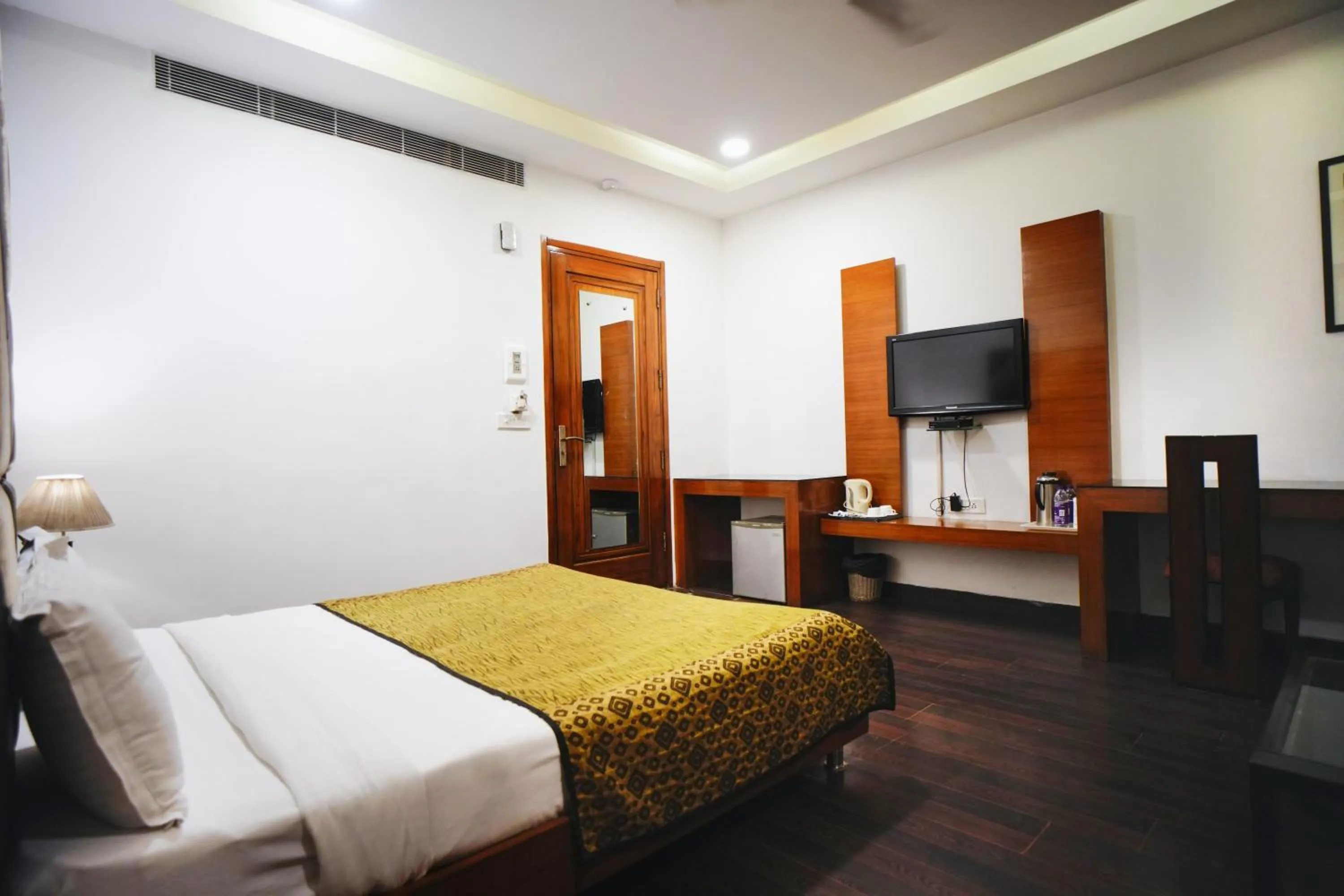 Bed in Hari's Court Inns & Hotels