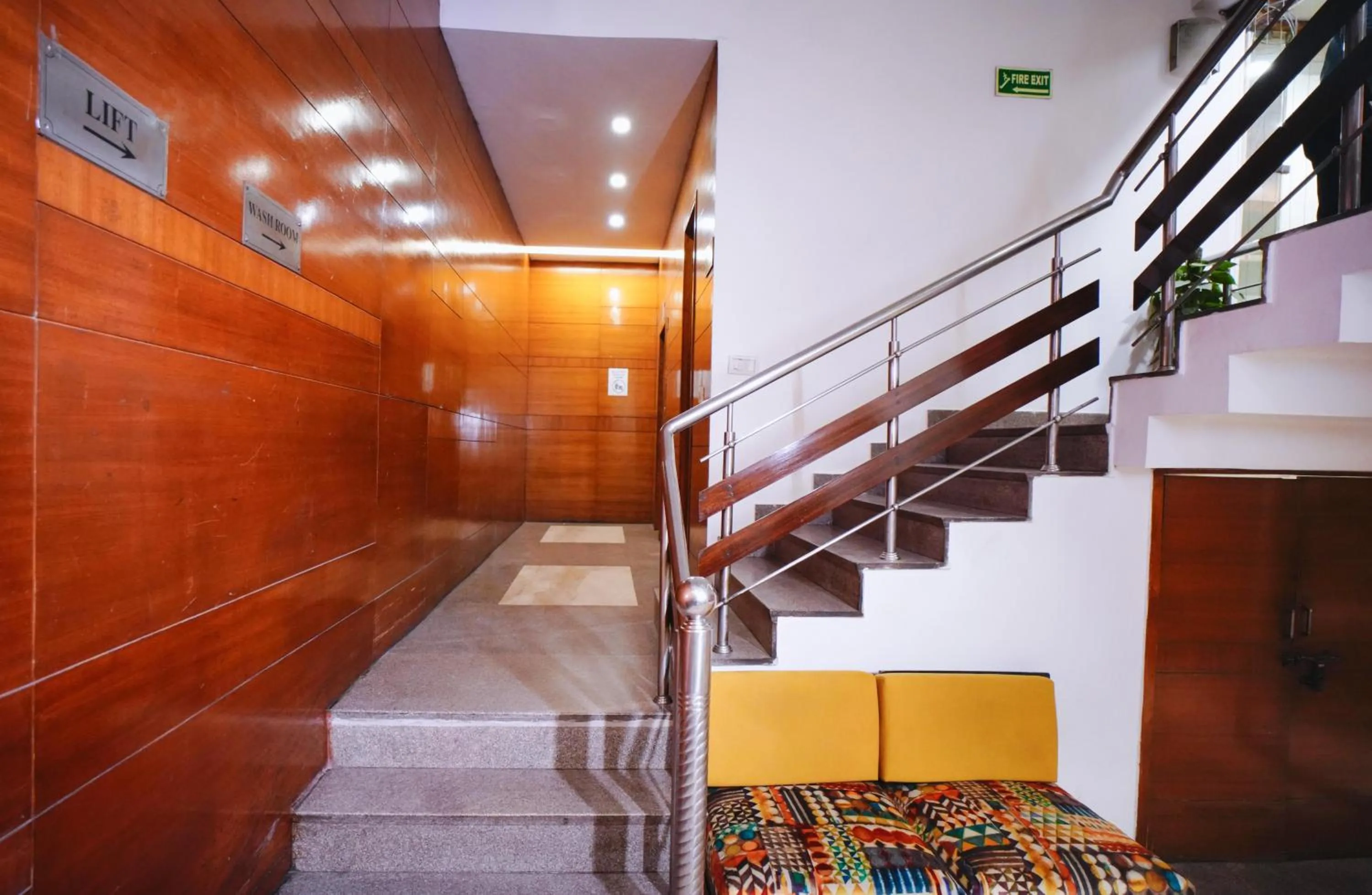 Hari's Court Inns & Hotels