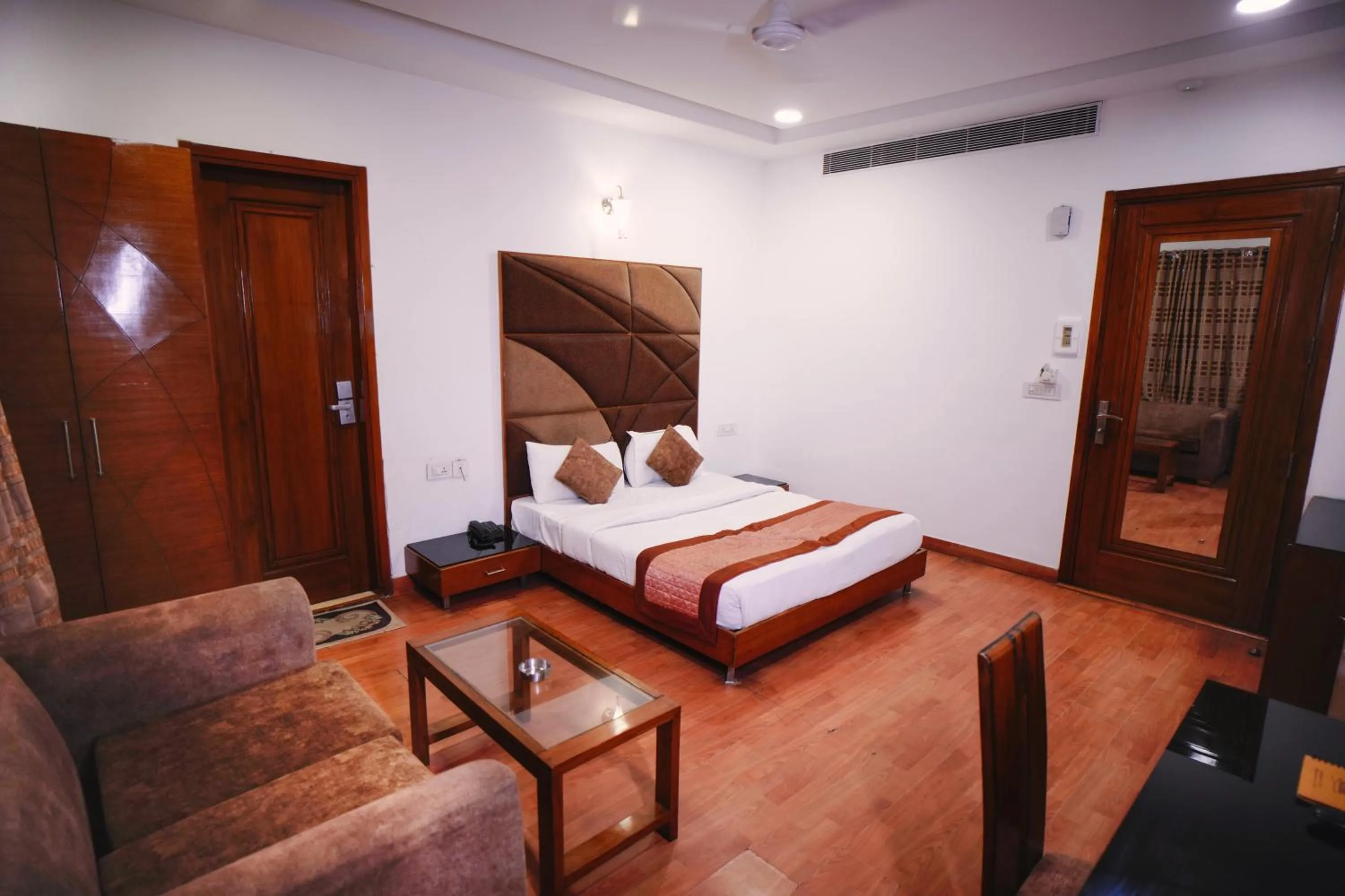 Bed in Hari's Court Inns & Hotels