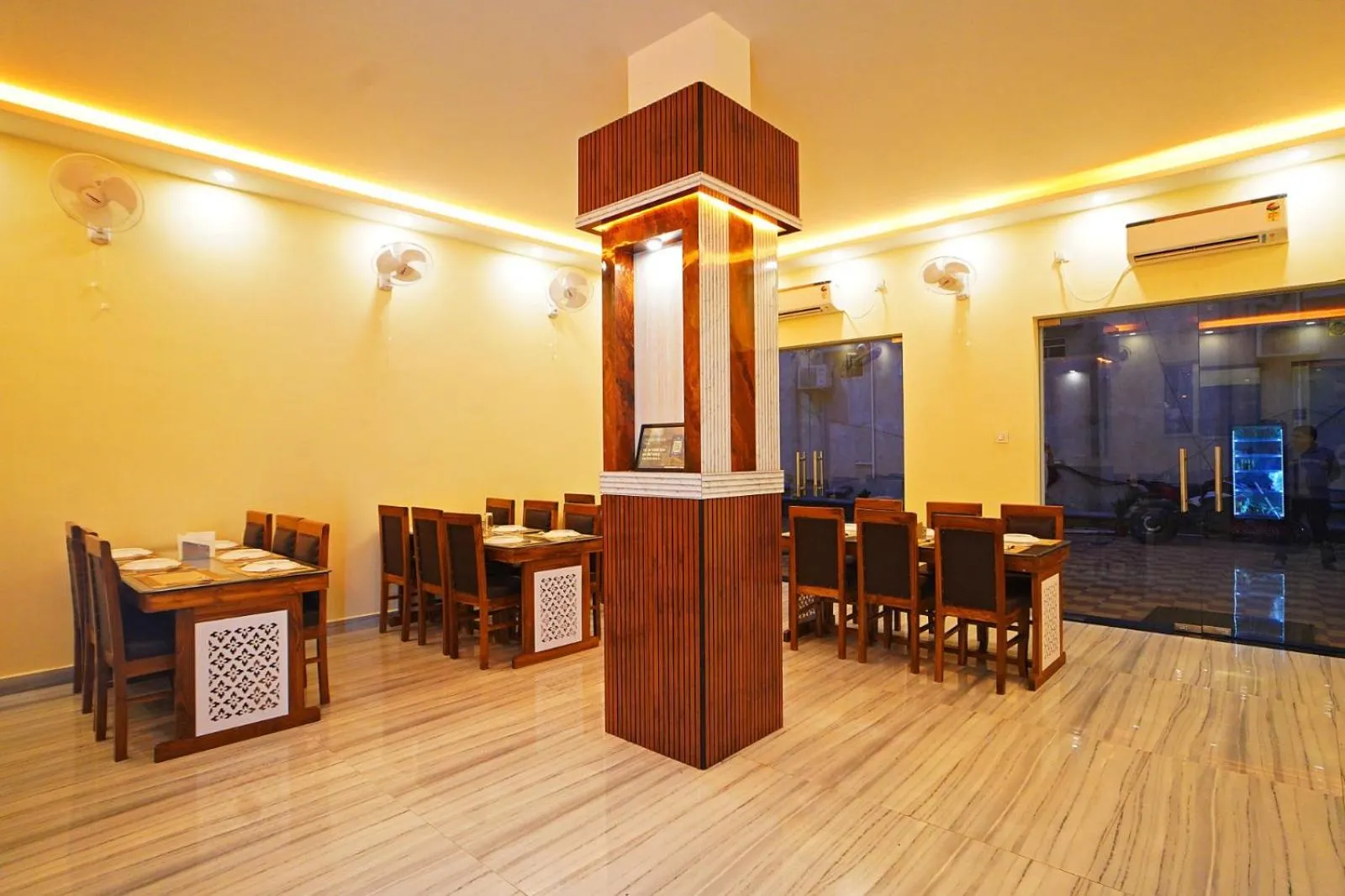 Restaurant/places to eat in Elegant Beach Resort