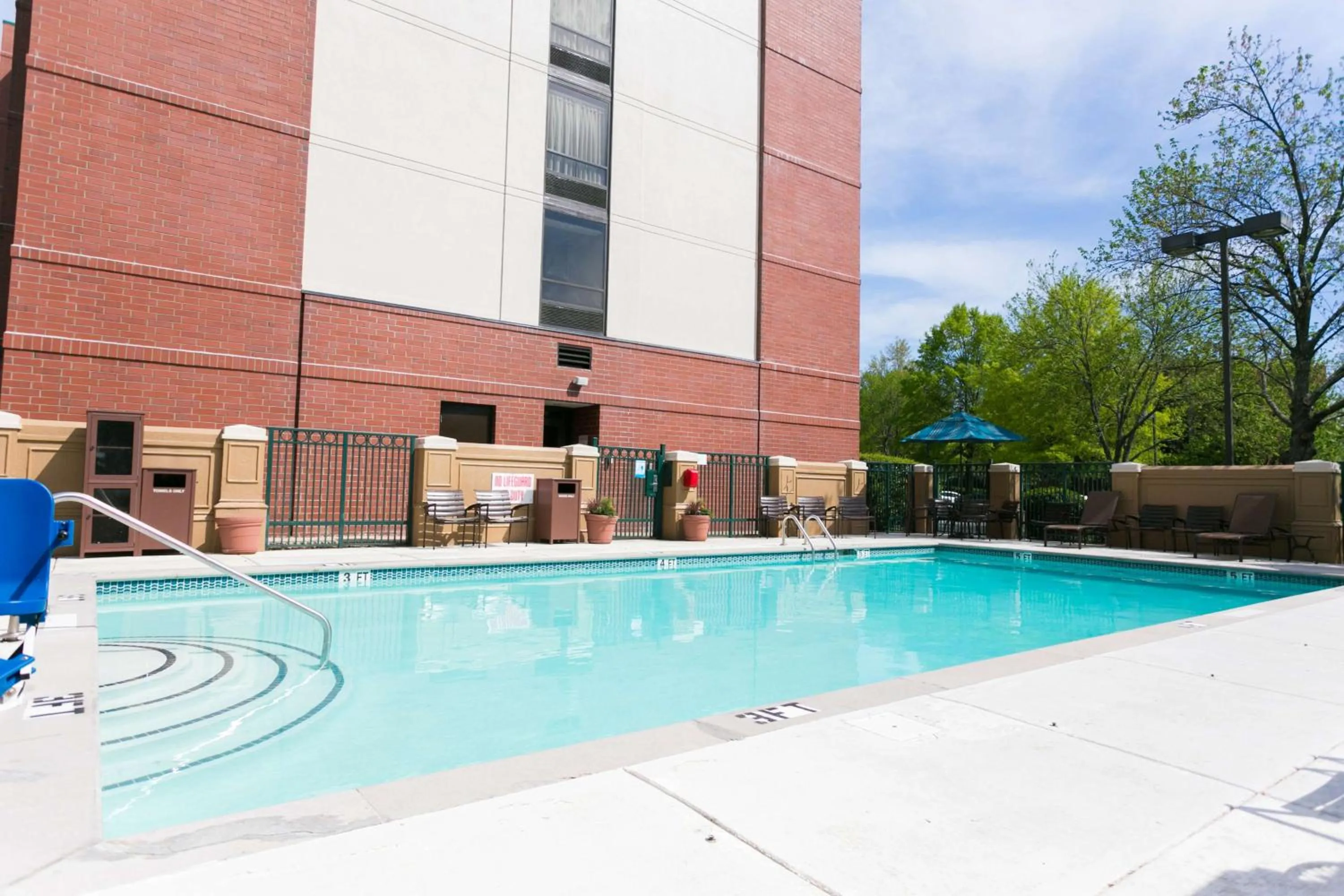 Swimming pool in Hyatt Place Nashville Franklin Cool Springs