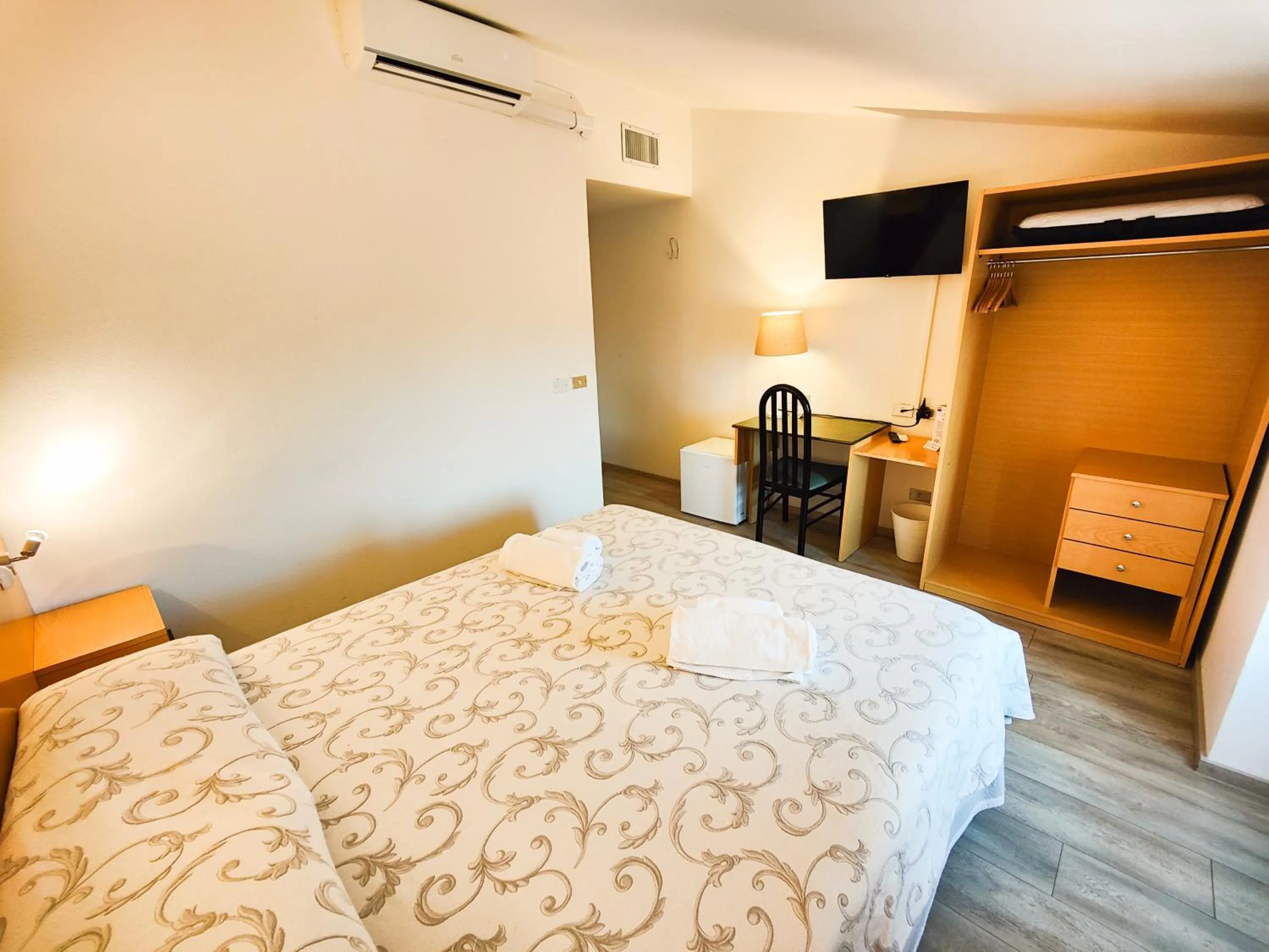 Bedroom, Bed in Albergo B&B Tenesi