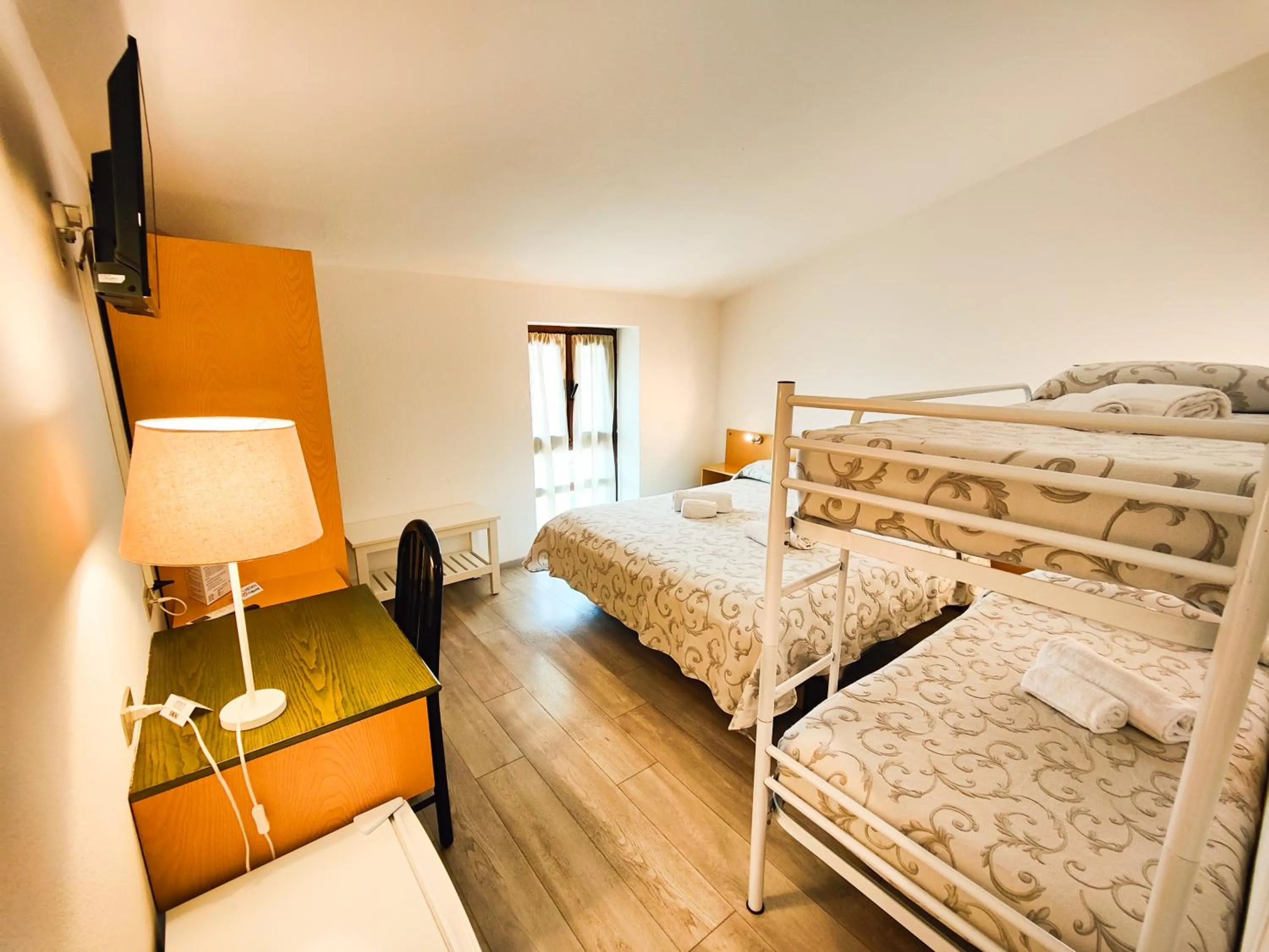 Bed in Albergo B&B Tenesi