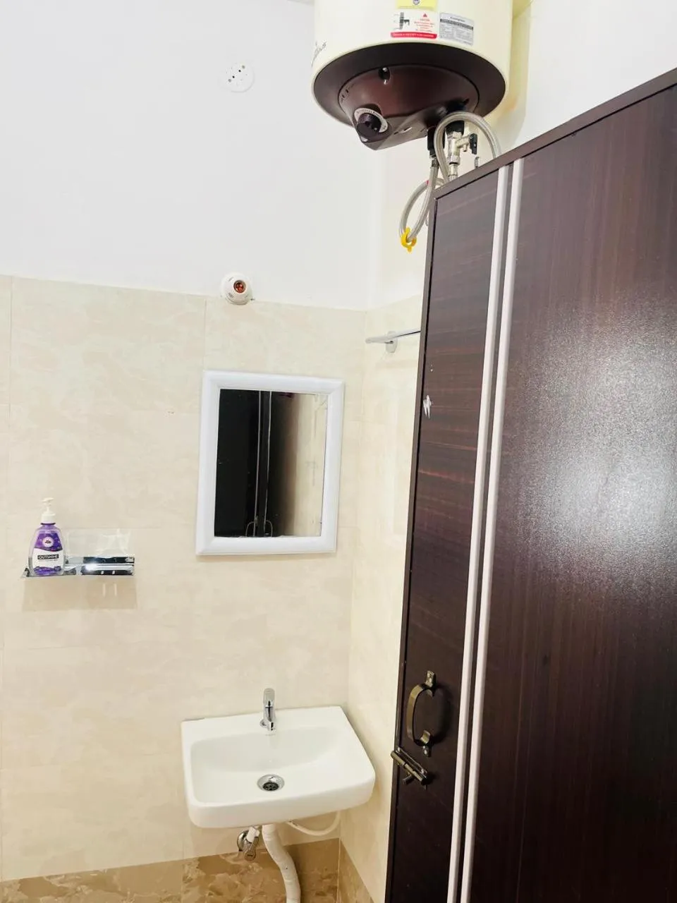 Shower in Alpine Inn