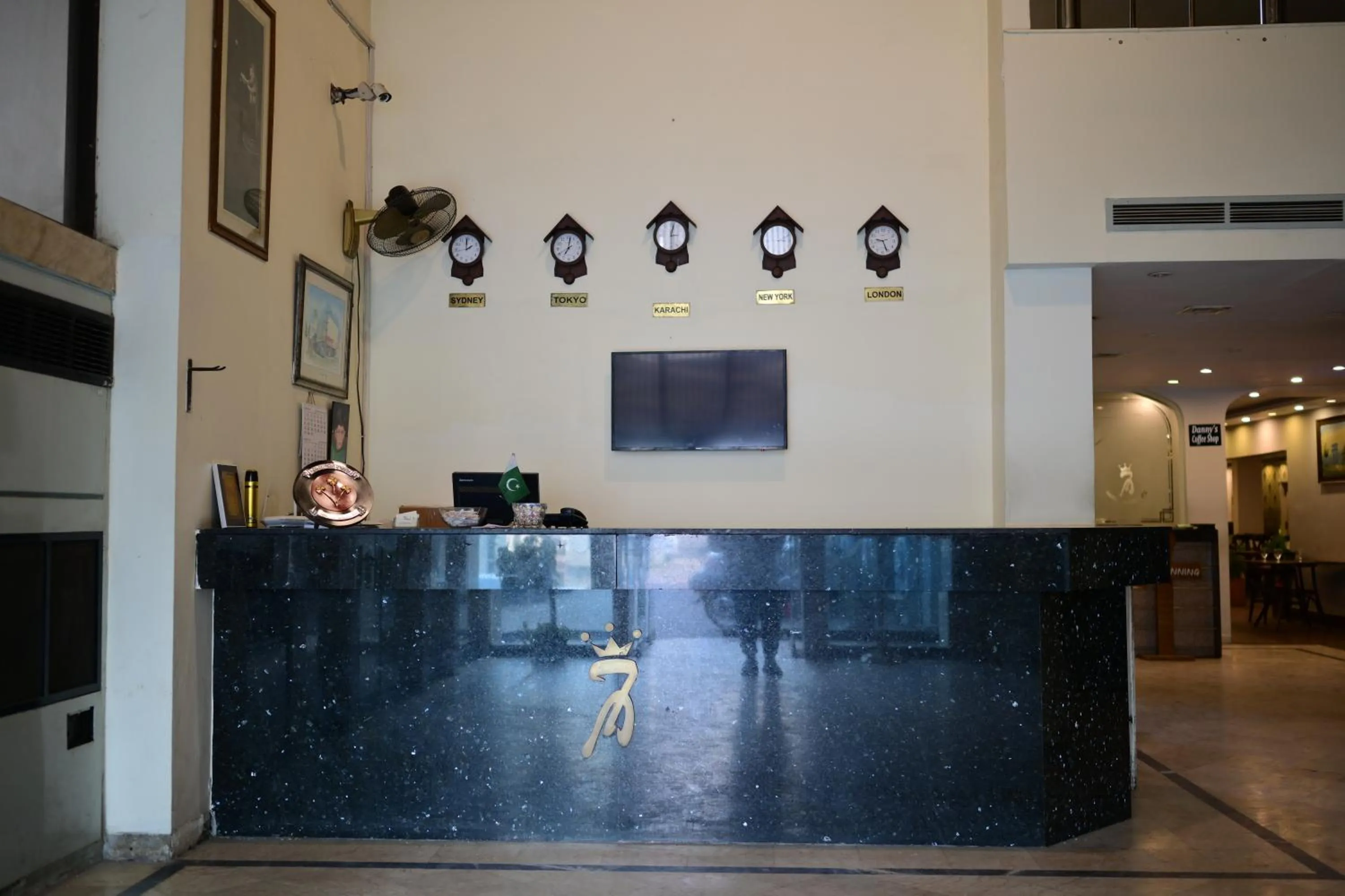 People in Hotel Taj Palace