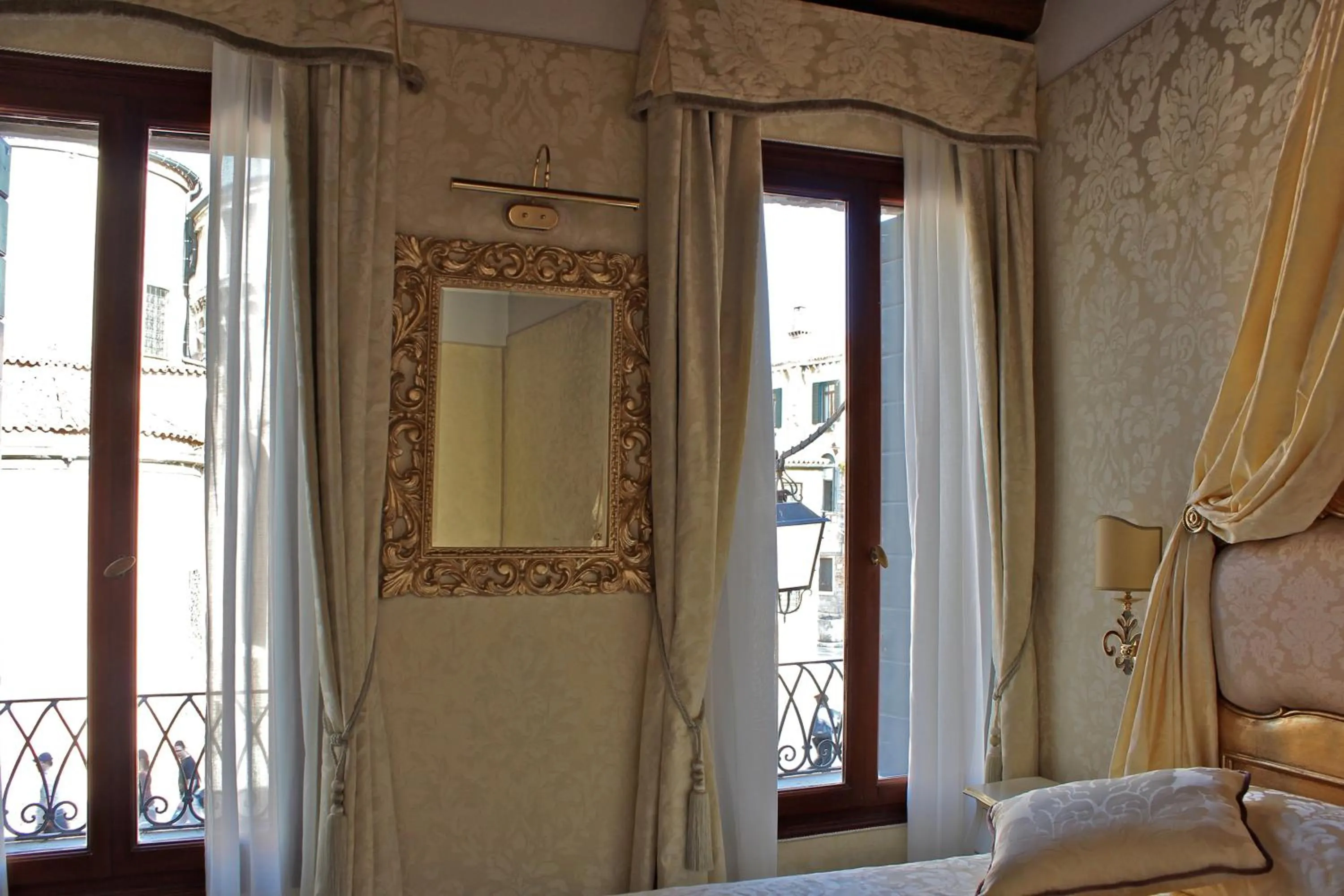 Decorative detail, Bed in B&B Patatina