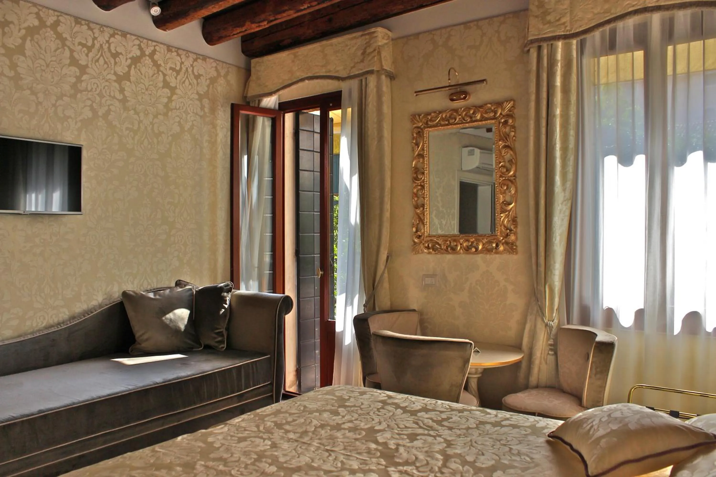 Photo of the whole room in B&B Patatina