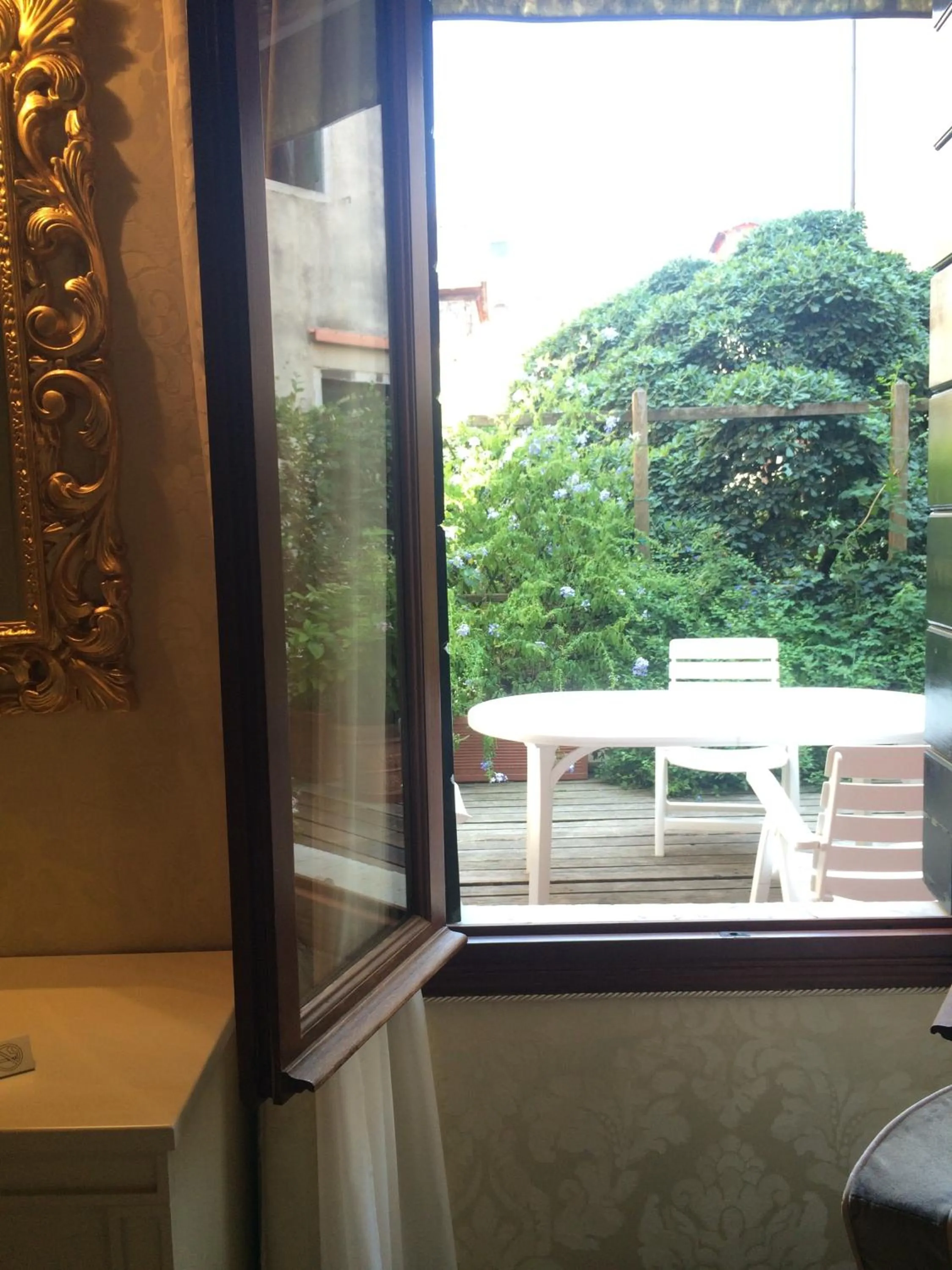 Garden view in B&B Patatina