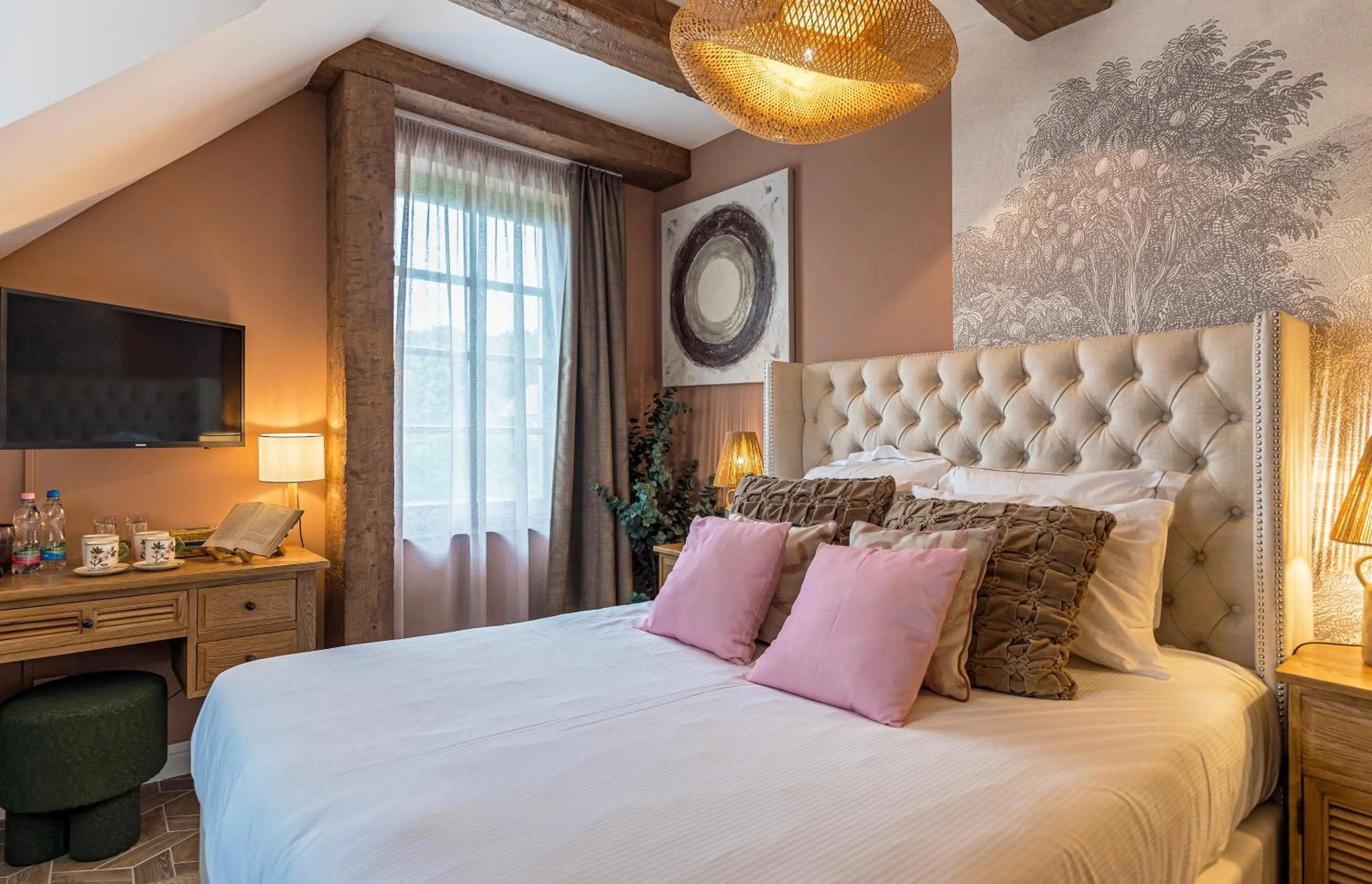 Queen Room with Garden View in the Herbalist