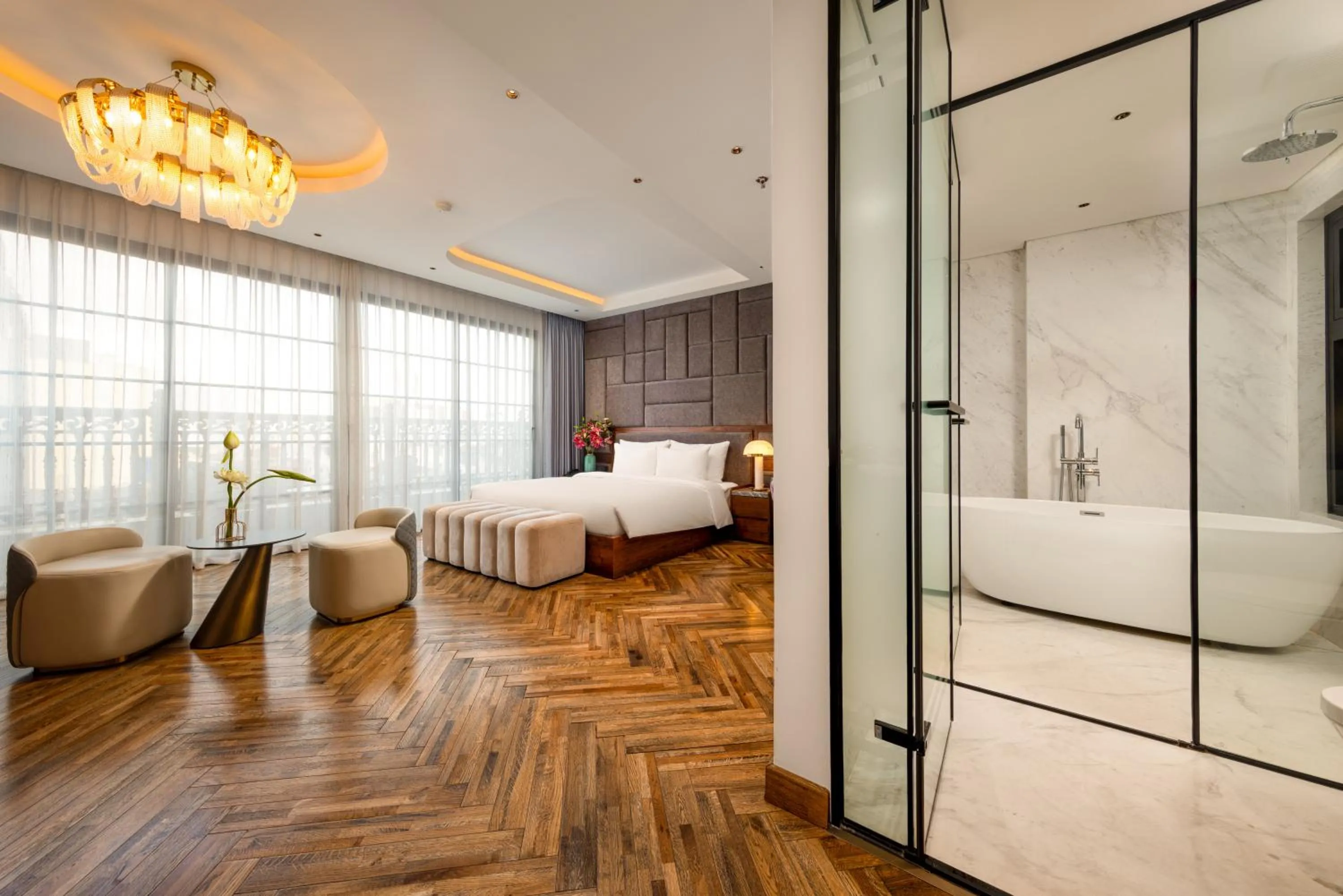 Shower, Bed in H Hôtel L'Art Hanoi