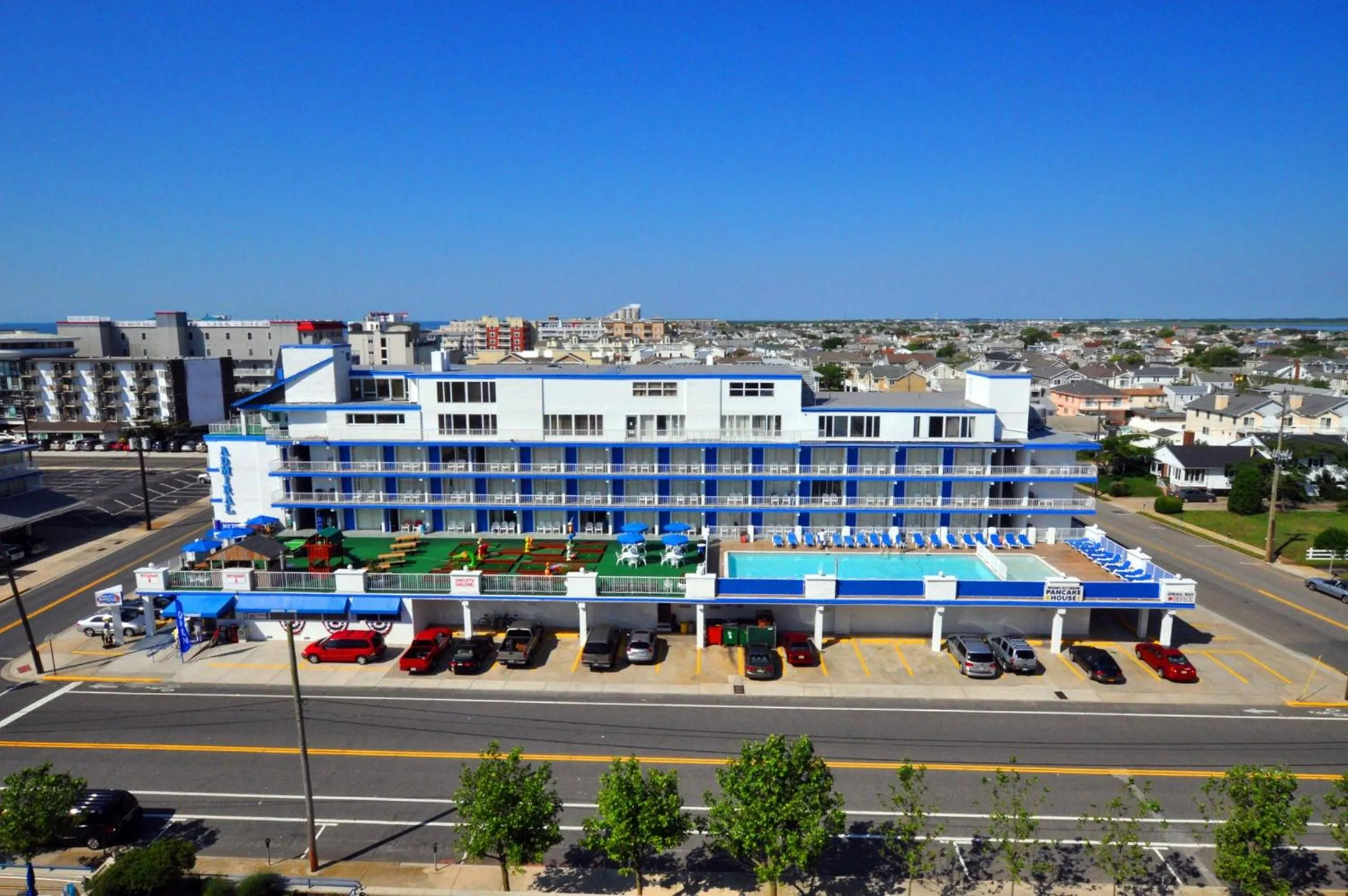 Day in Admiral Resort Motel