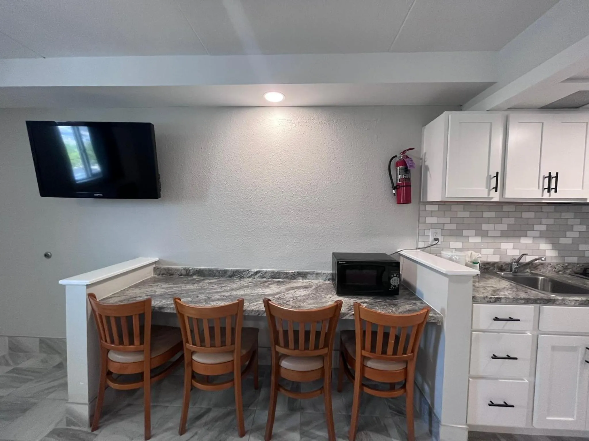 Dining area in Admiral Resort Motel