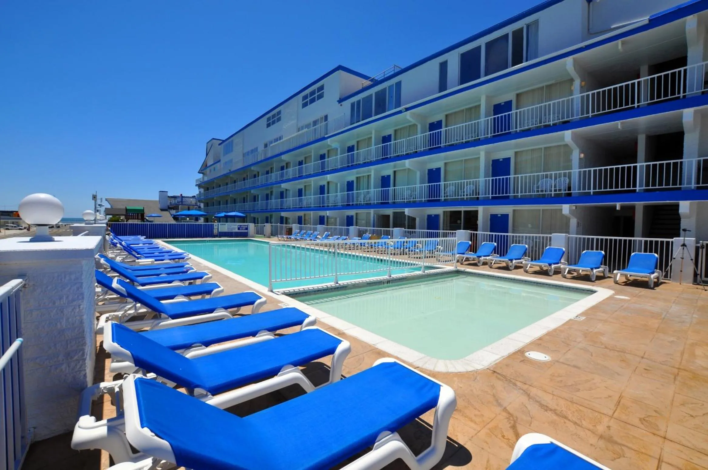 Summer in Admiral Resort Motel