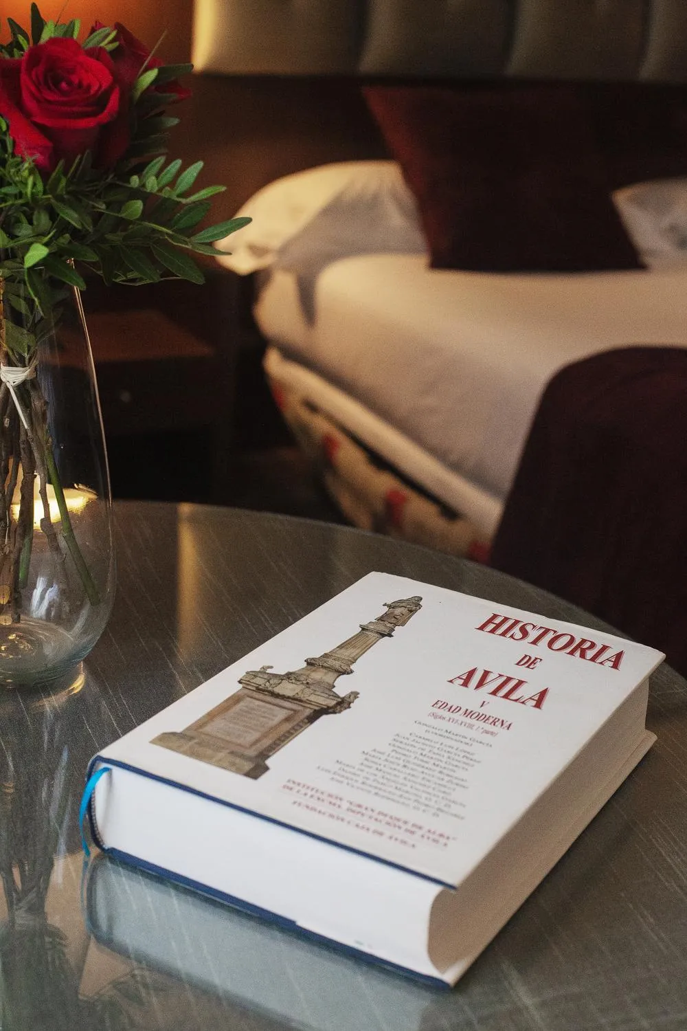 Living room, Bed in Hospedium Hotel Mirador de Gredos