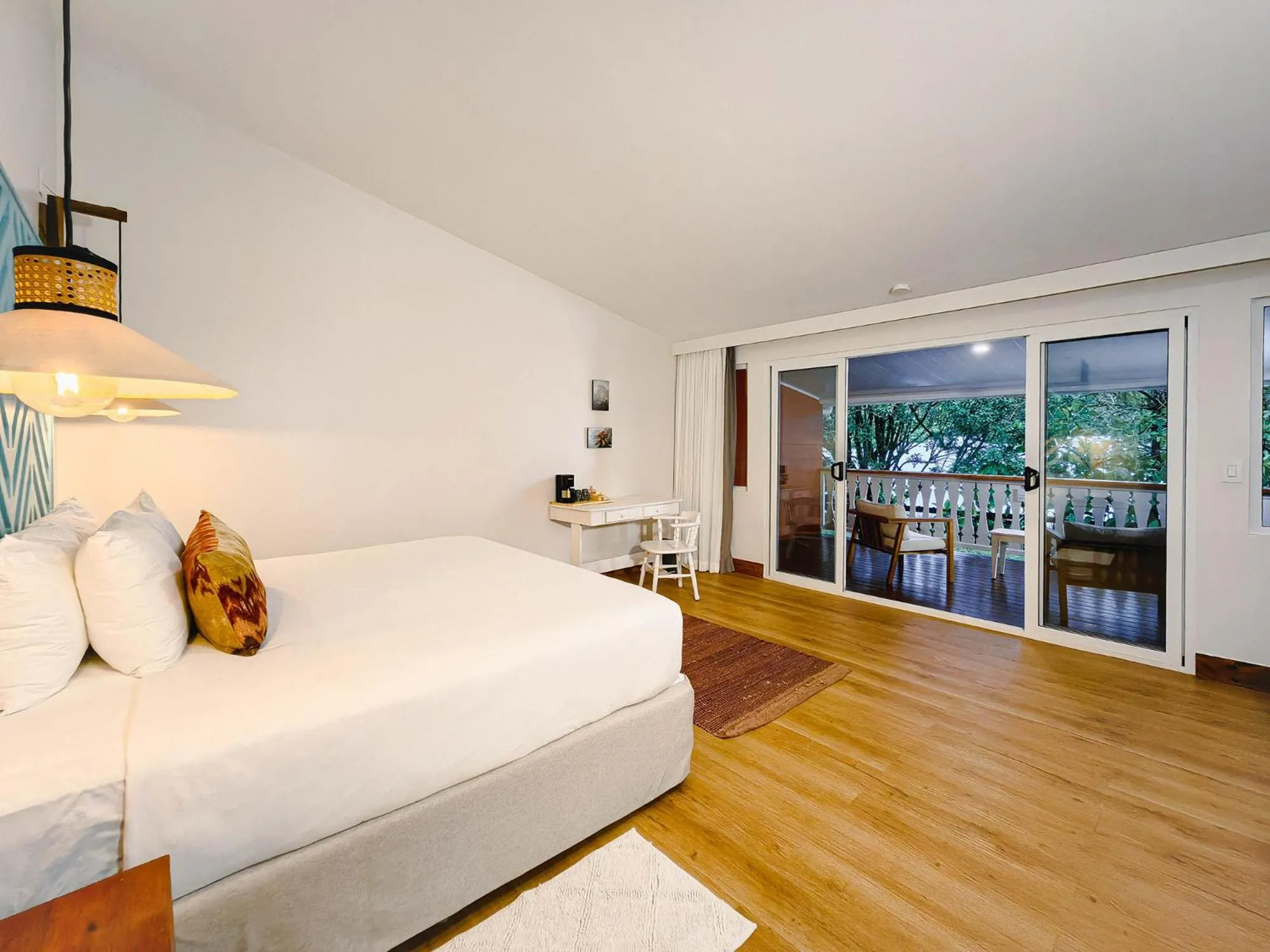 Photo of the whole room, Bed in Cloud Forest Lodge