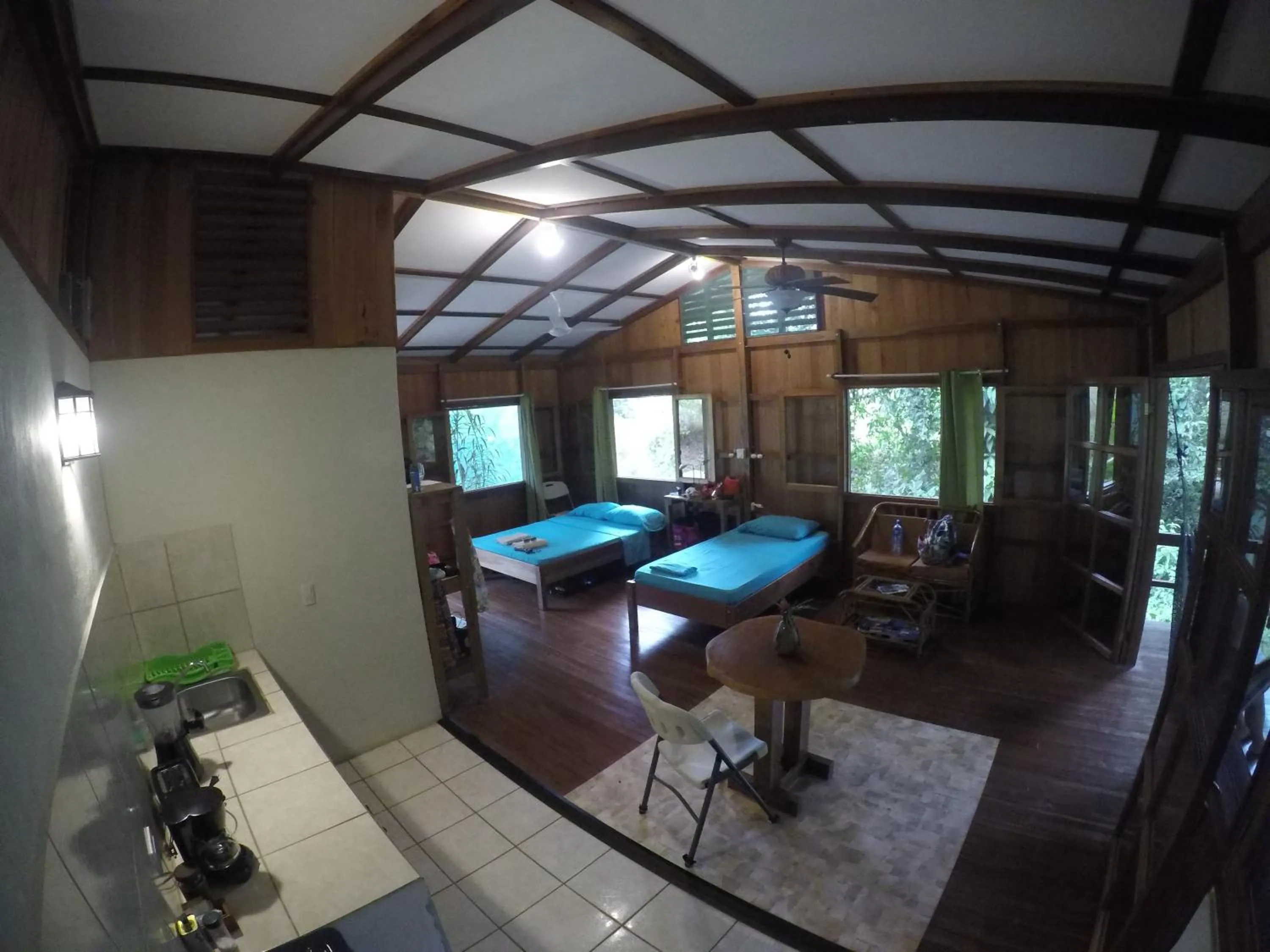 Photo of the whole room in Cabañas Bajo Bosque Drake