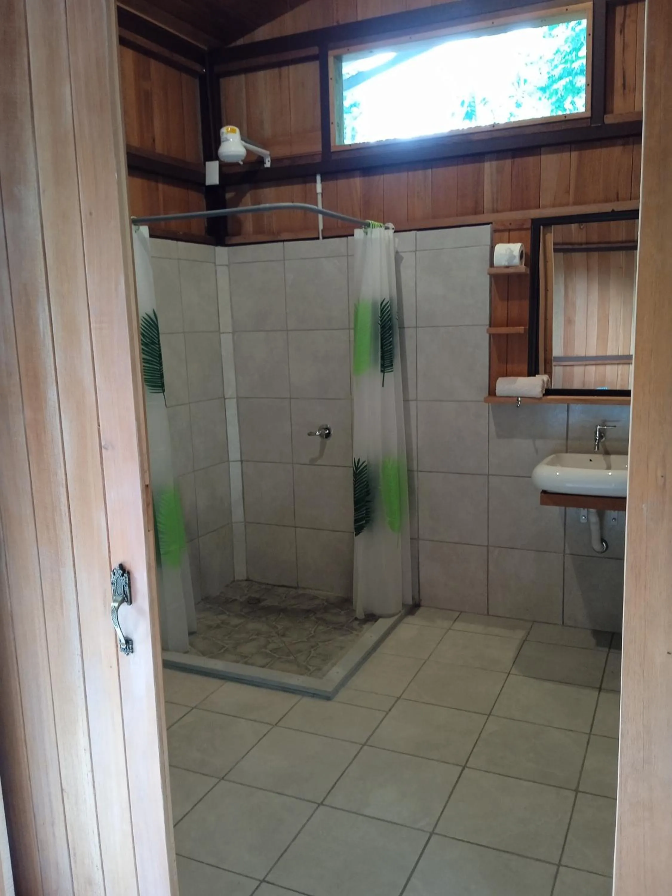 Shower in Cabañas Bajo Bosque Drake