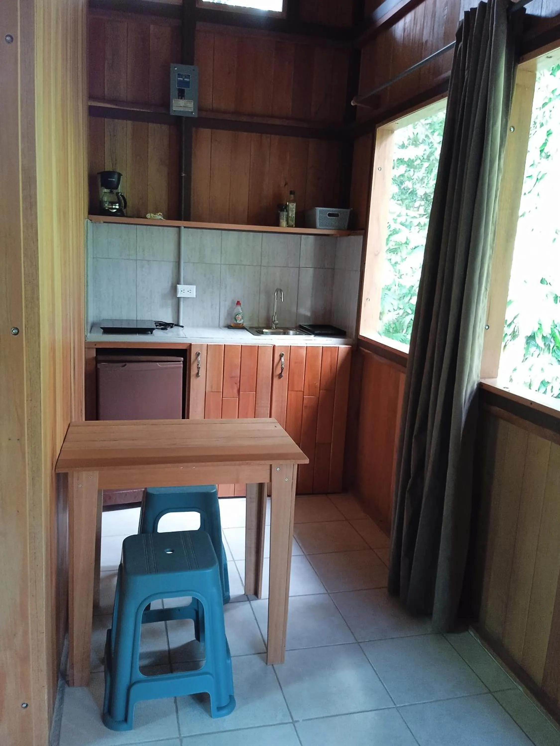 Kitchen or kitchenette in Cabañas Bajo Bosque Drake